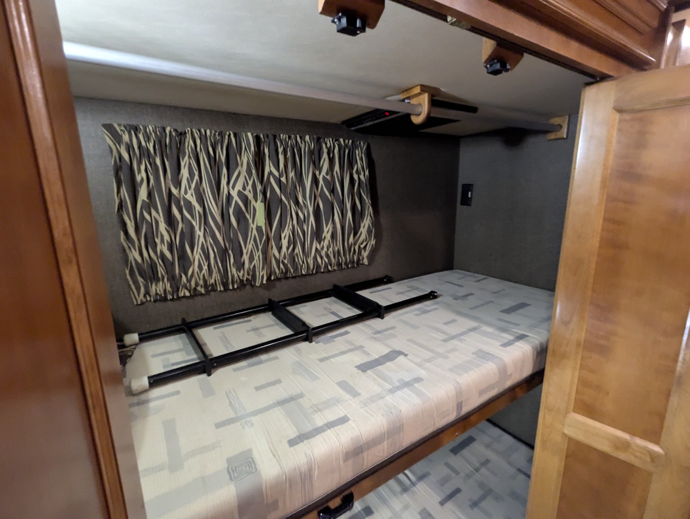 2016 Tiffin Allegro Red 38 QBA - Image 23