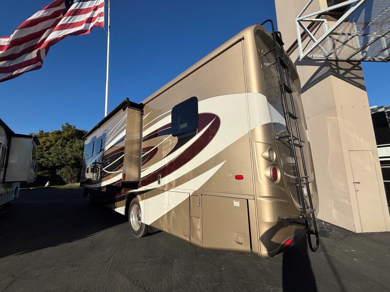 2017 Newmar Bay Star 3113 - Image 3