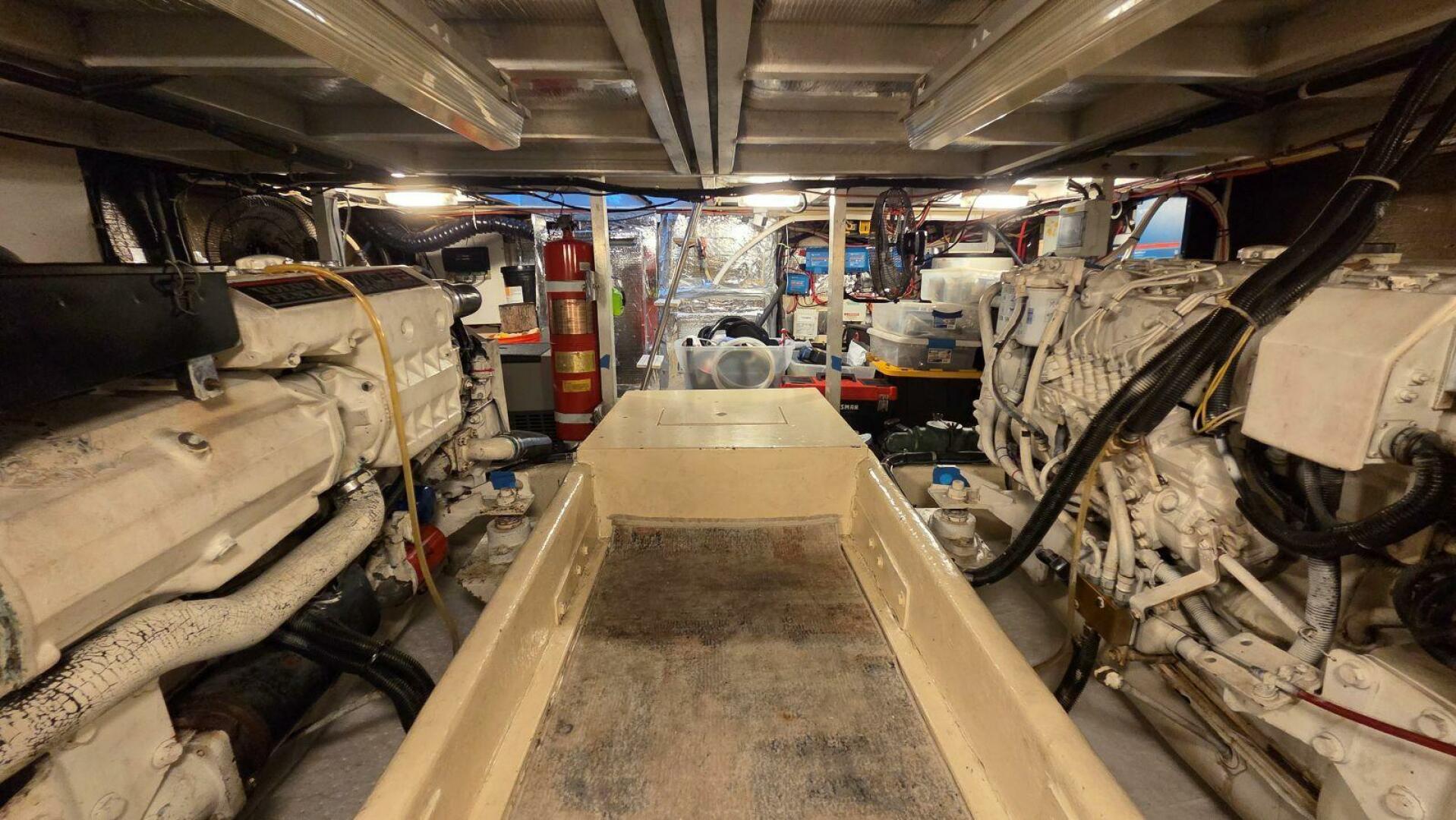 1998 Navigator 5300 - Image 95