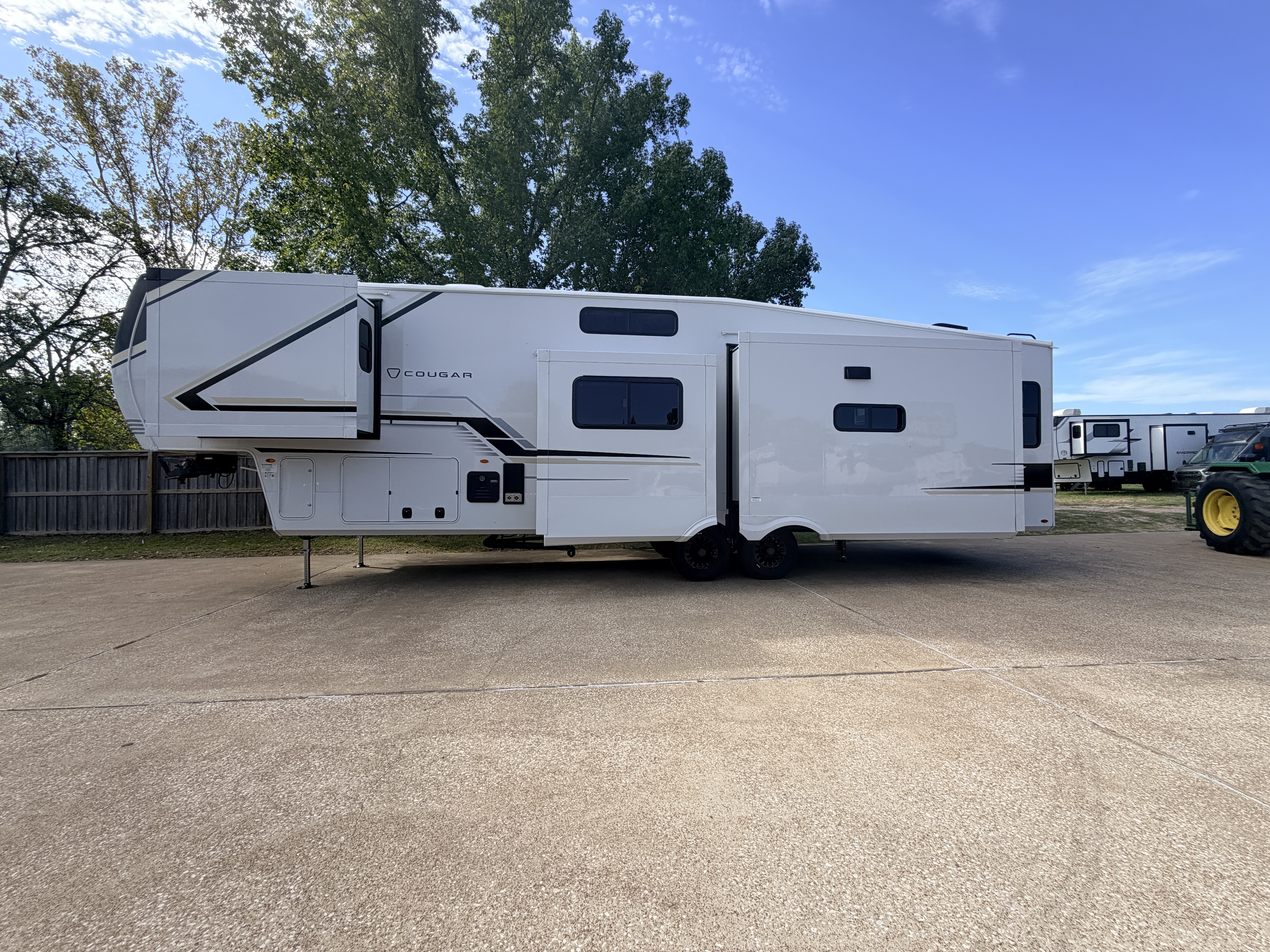 2027 Keystone Cougar 360MBI - Image 4