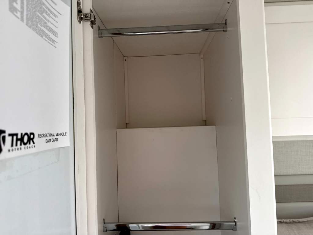 2027 THOR MOTOR COACH MAGNITUDE GA28 - Image 28