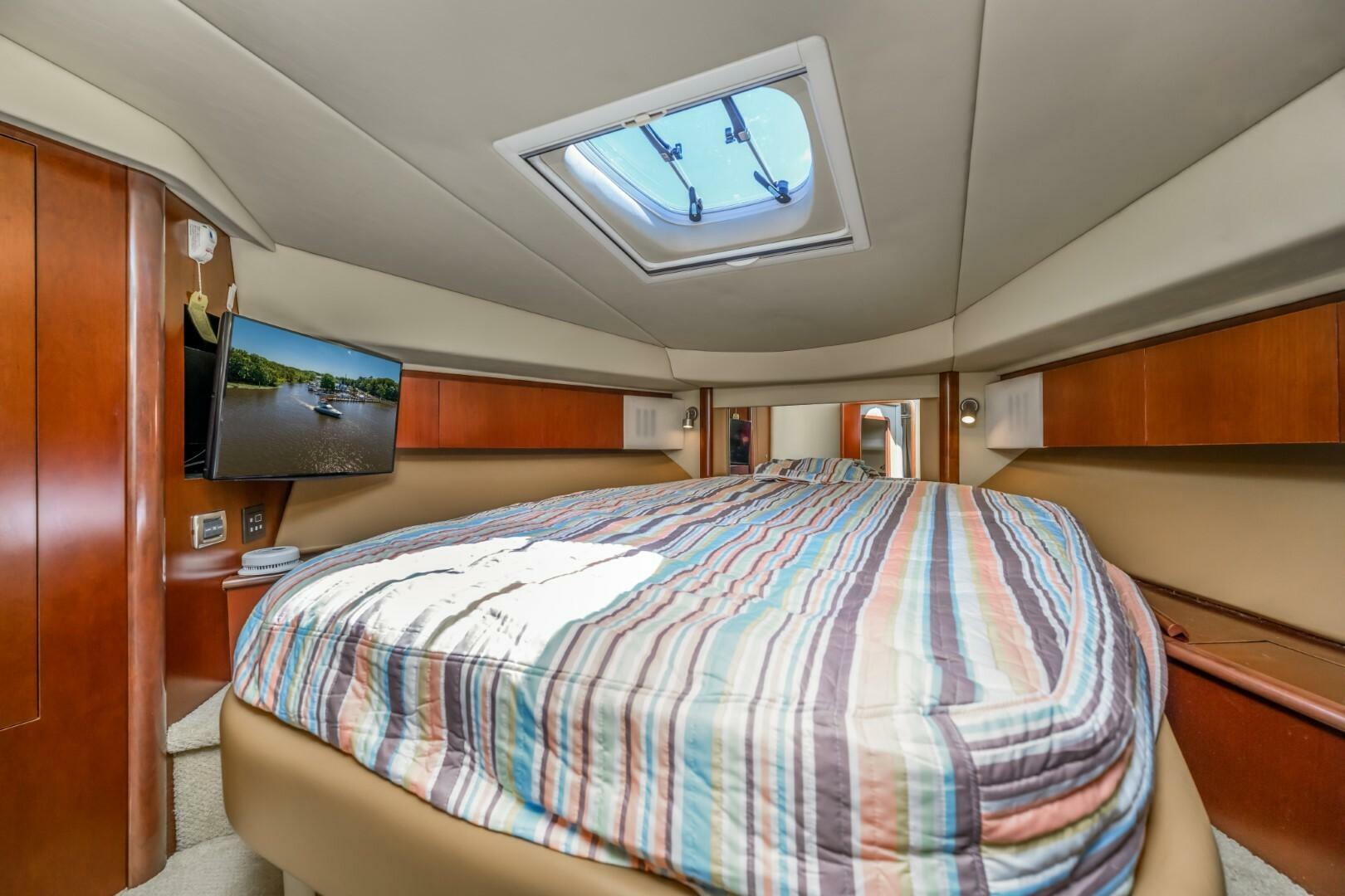 2005 Sea Ray 420 Sedan Bridge - Image 21