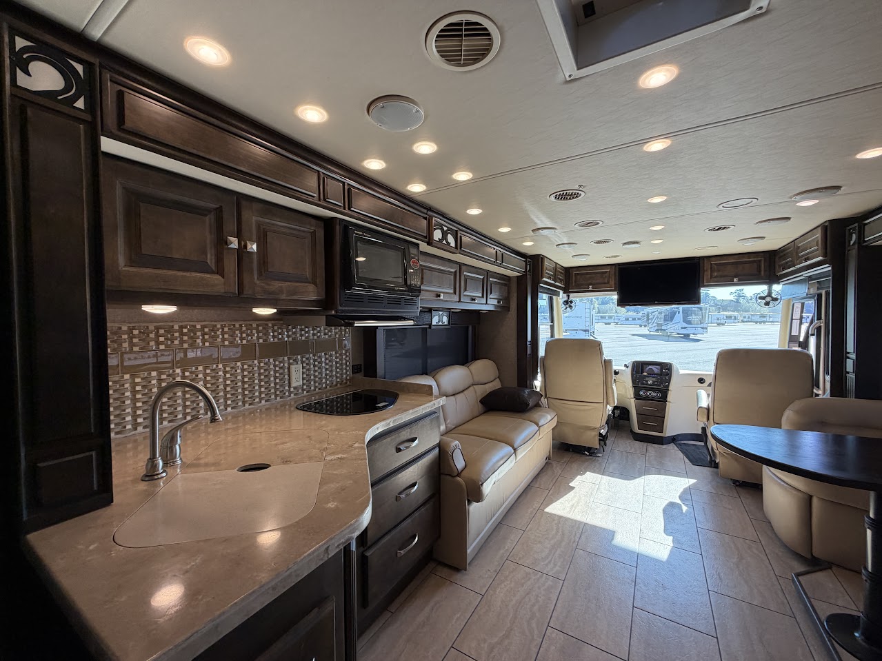 2017 TIFFIN ALLEGRO BREEZE 32BR - Image 35