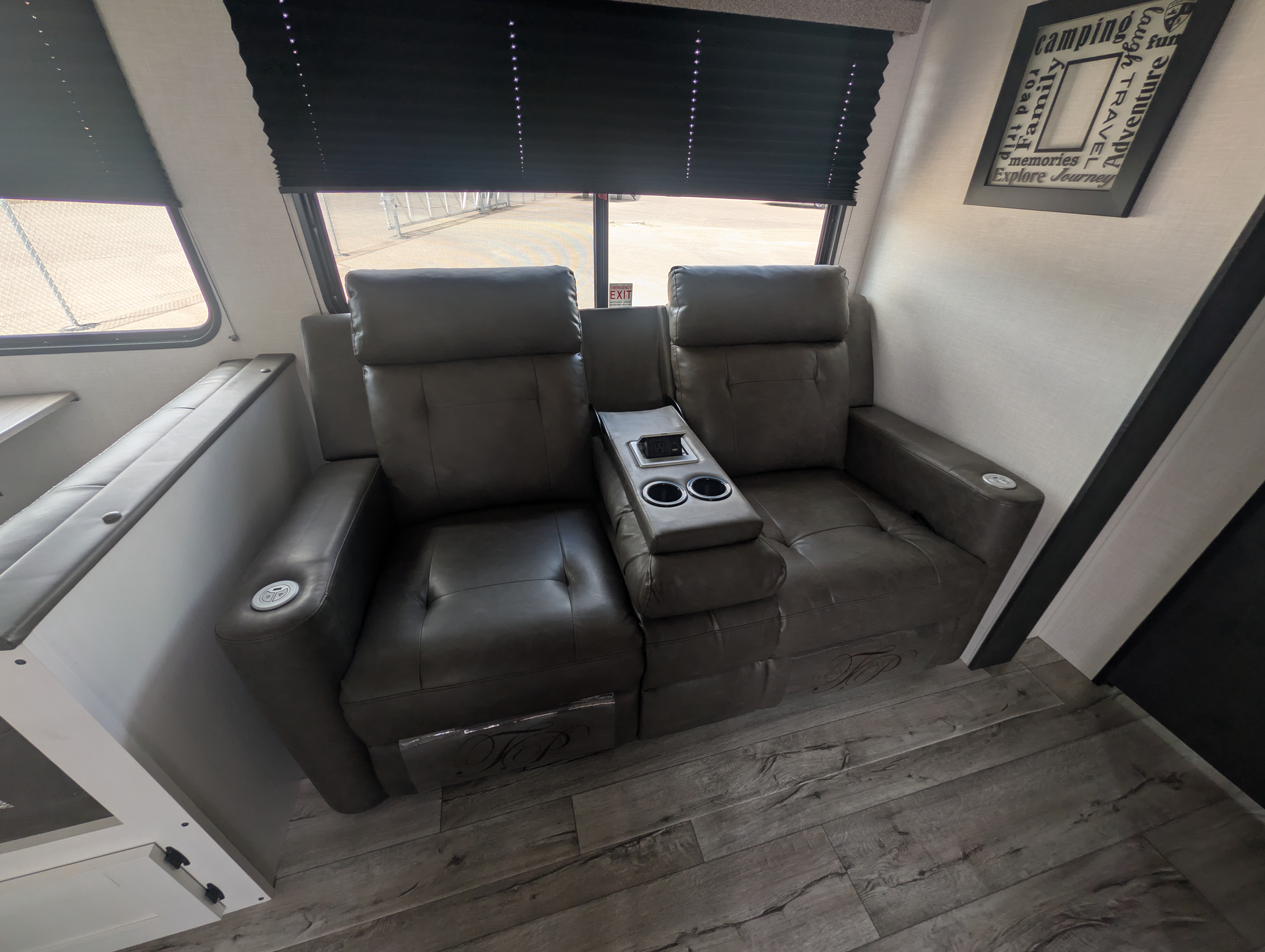 2026 VENTURE RV SIENNA 251VRB - Image 27
