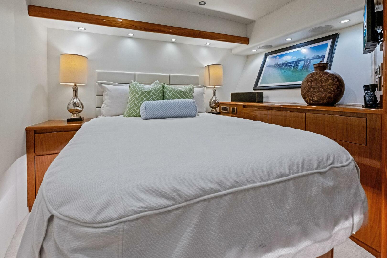 2012 Viking 82 Convertible - Image 42