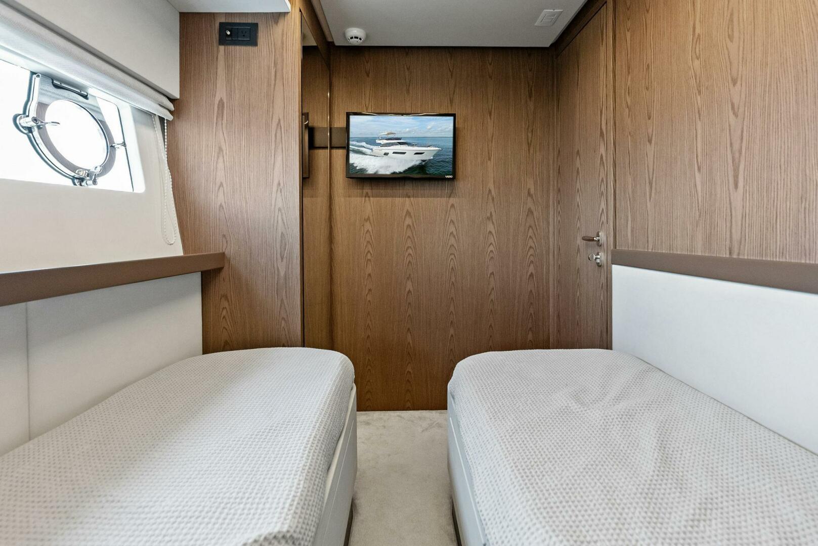 2018 Ferretti Yachts 800 - Image 40