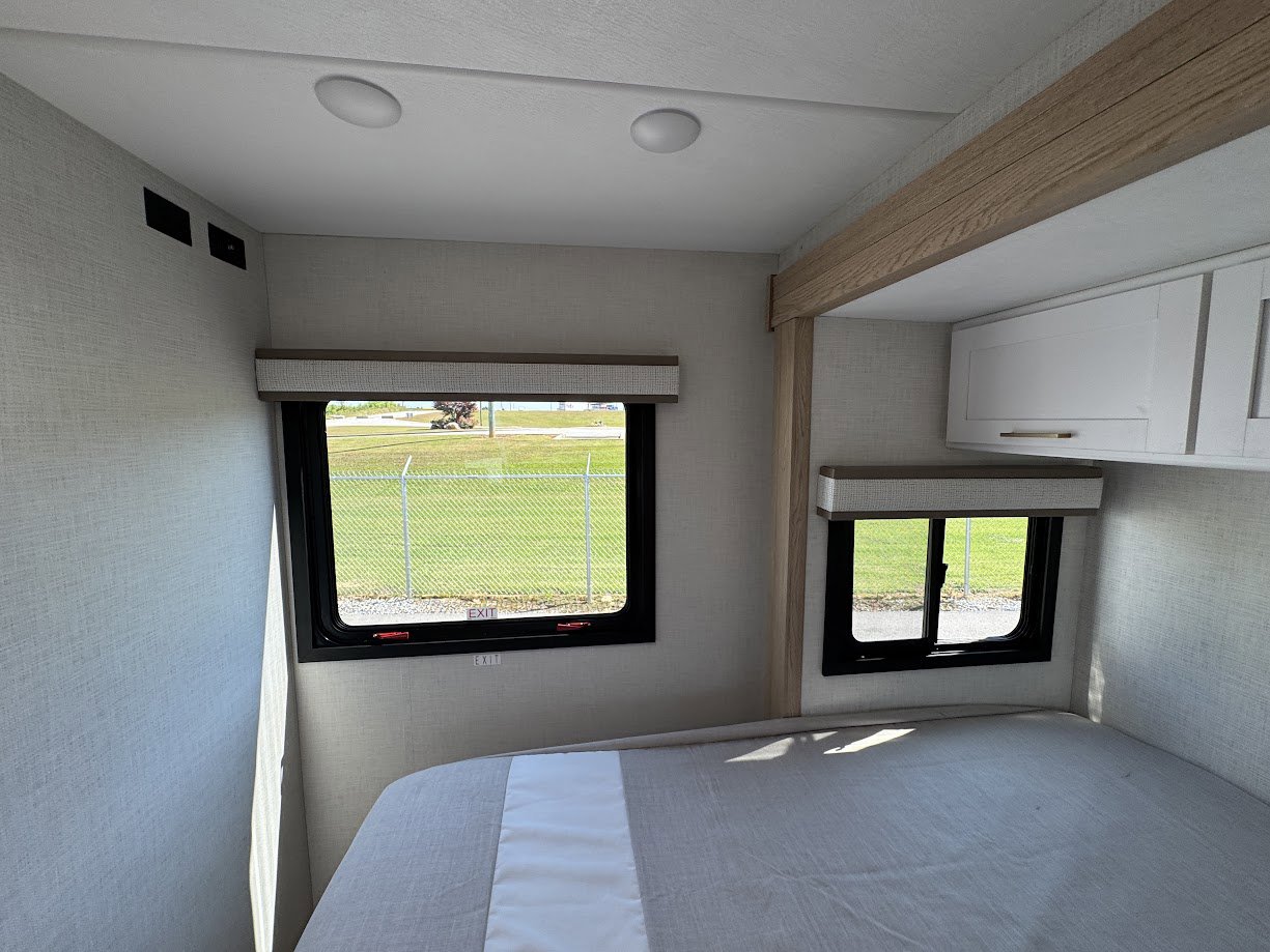 2026 THOR MOTOR COACH MAGNITUDE GZ22 - Image 42