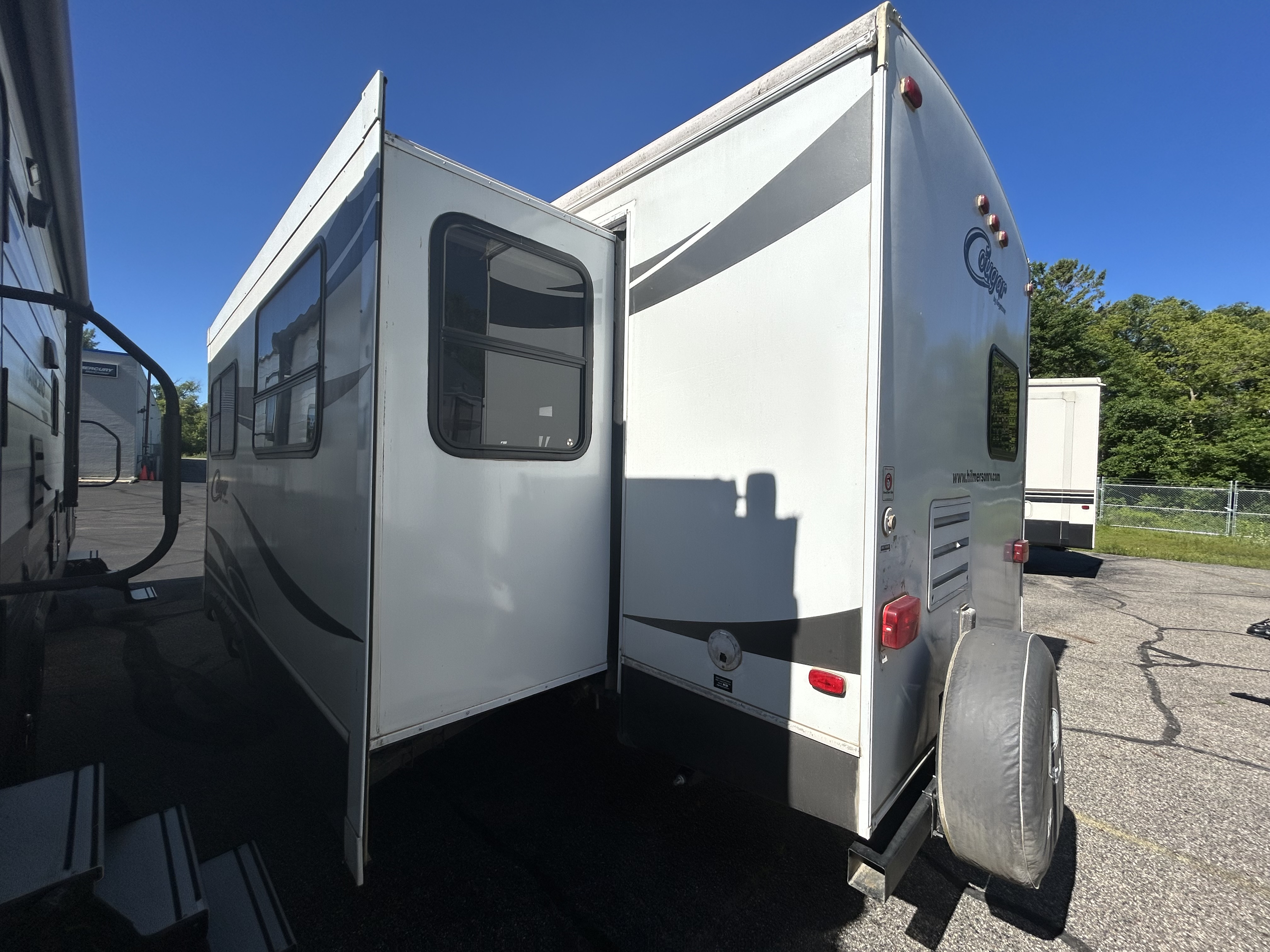 2012 Keystone Cougar XLite 31RKS - Image 5