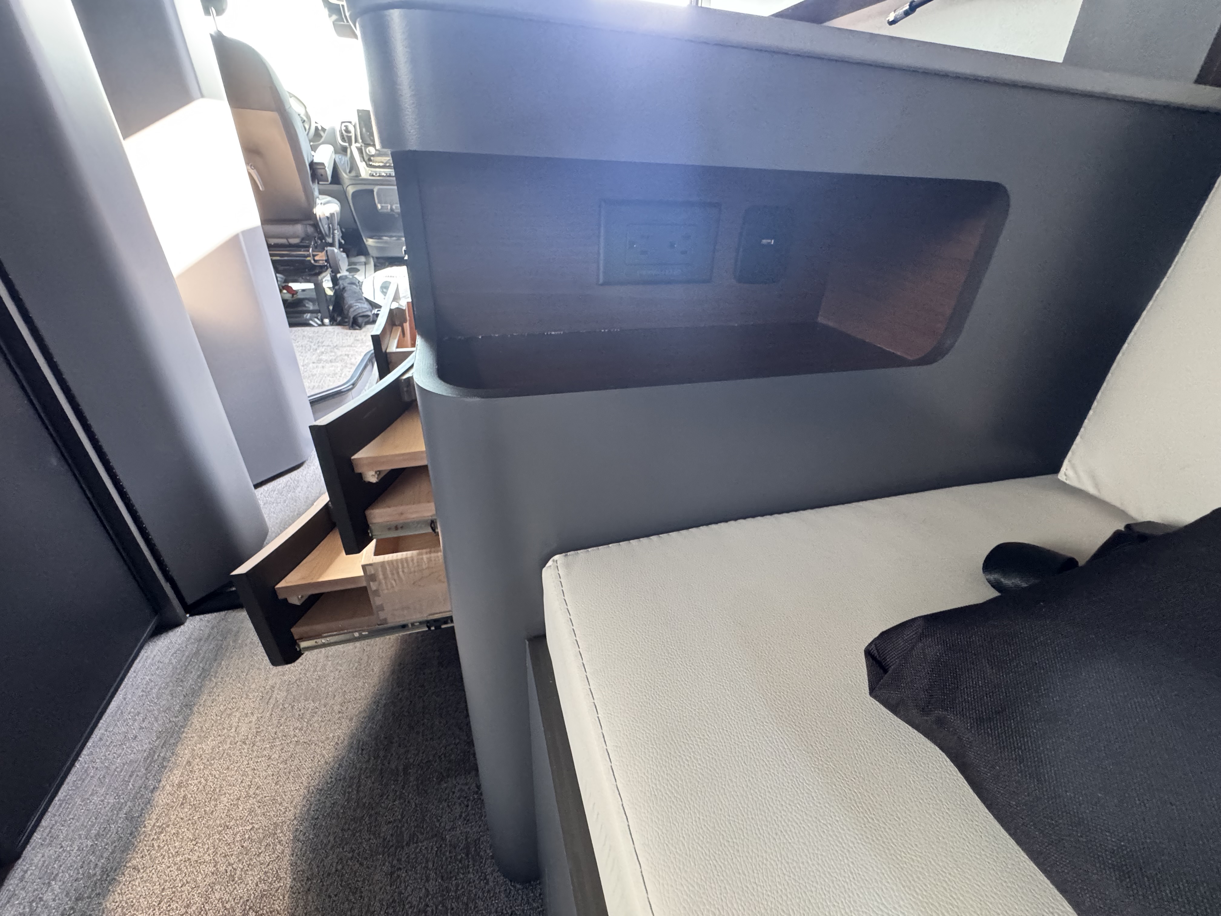2027 GRAND DESIGN LINEAGE SERIESVP LVP2 - Image 28