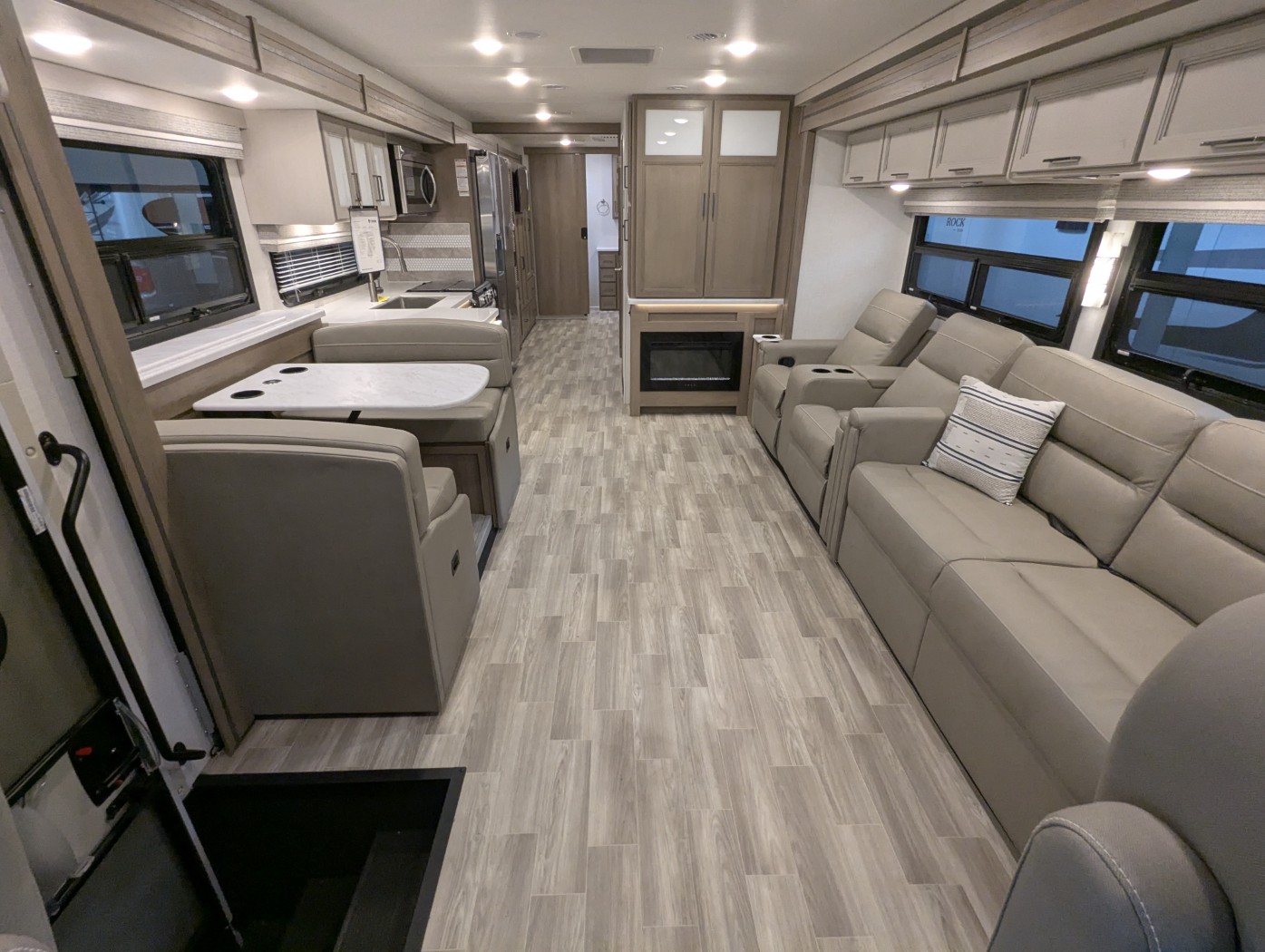 2027 Thor Motor Coach Windsport 36H - Image 16