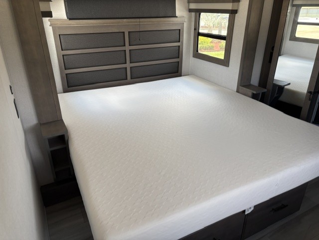 2024 GRAND DESIGN SOLITUDE 378MBS - Image 16