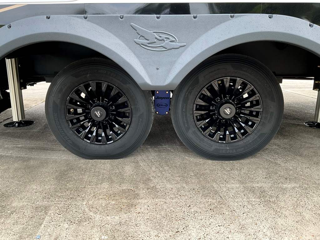 2026 JAYCO PINNACLE 32 RLTS - Image 32