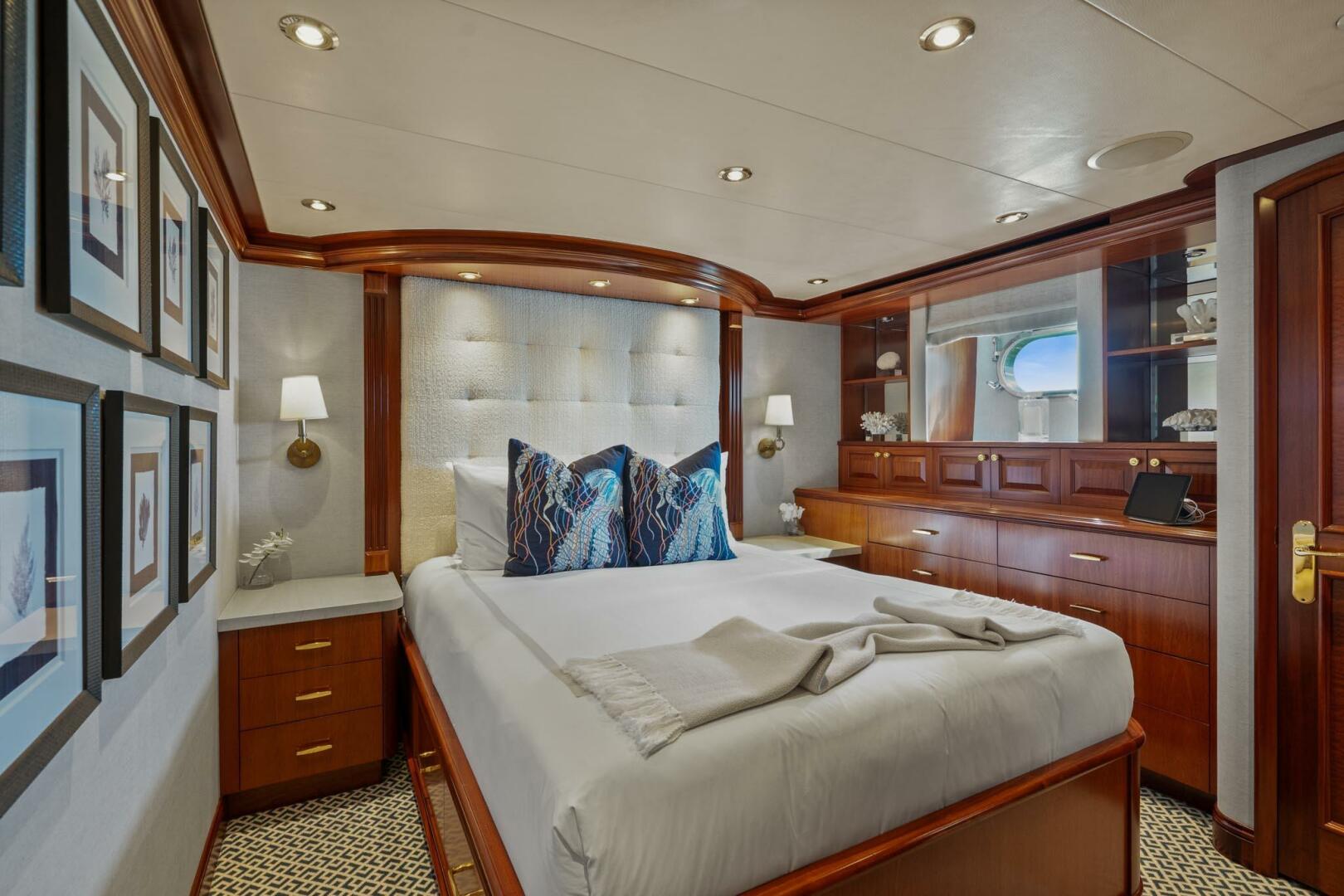 2004 Crescent Raised Pilothouse - Image 26