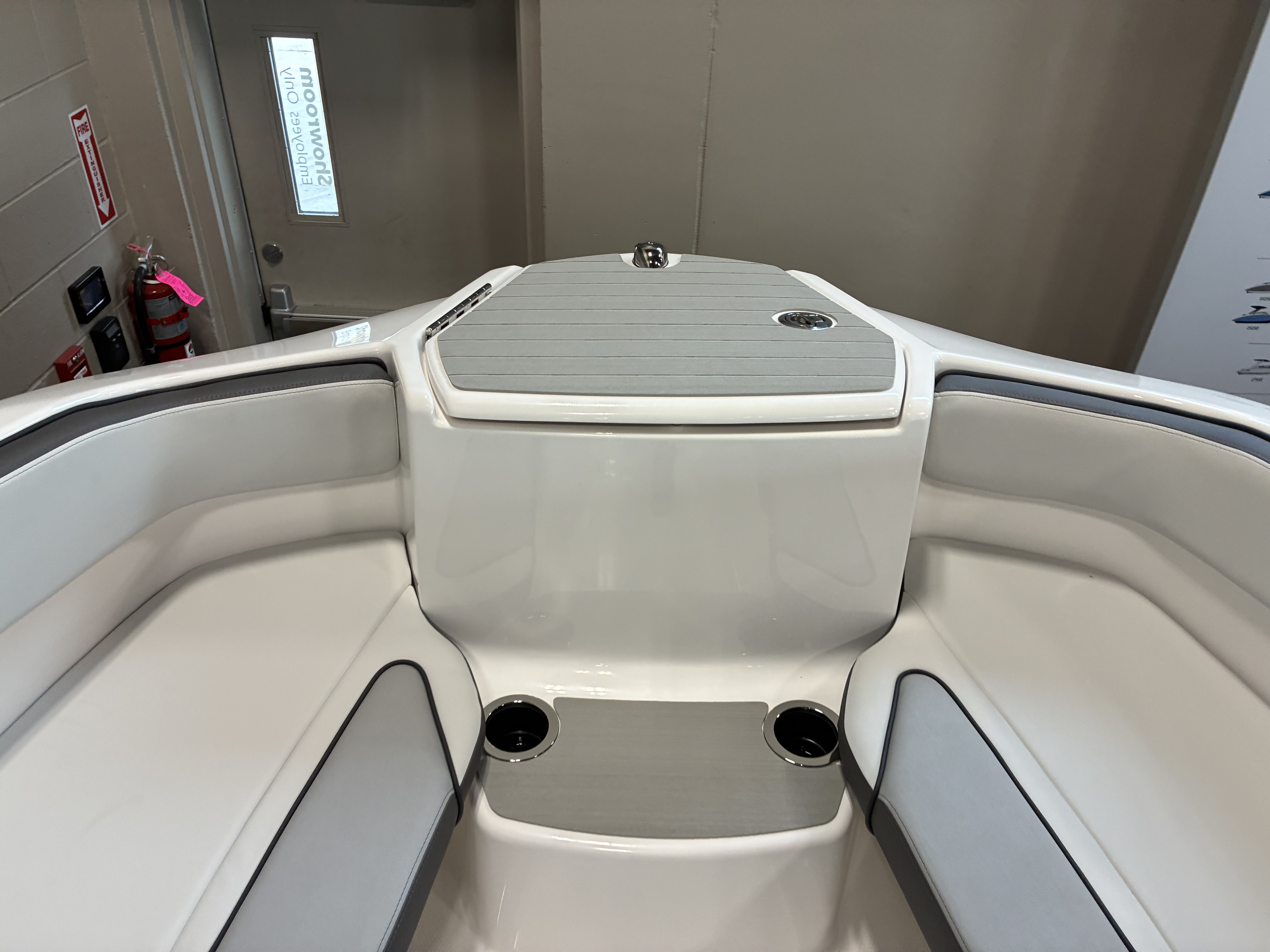2026 Yamaha Boats AR250 - Image 9