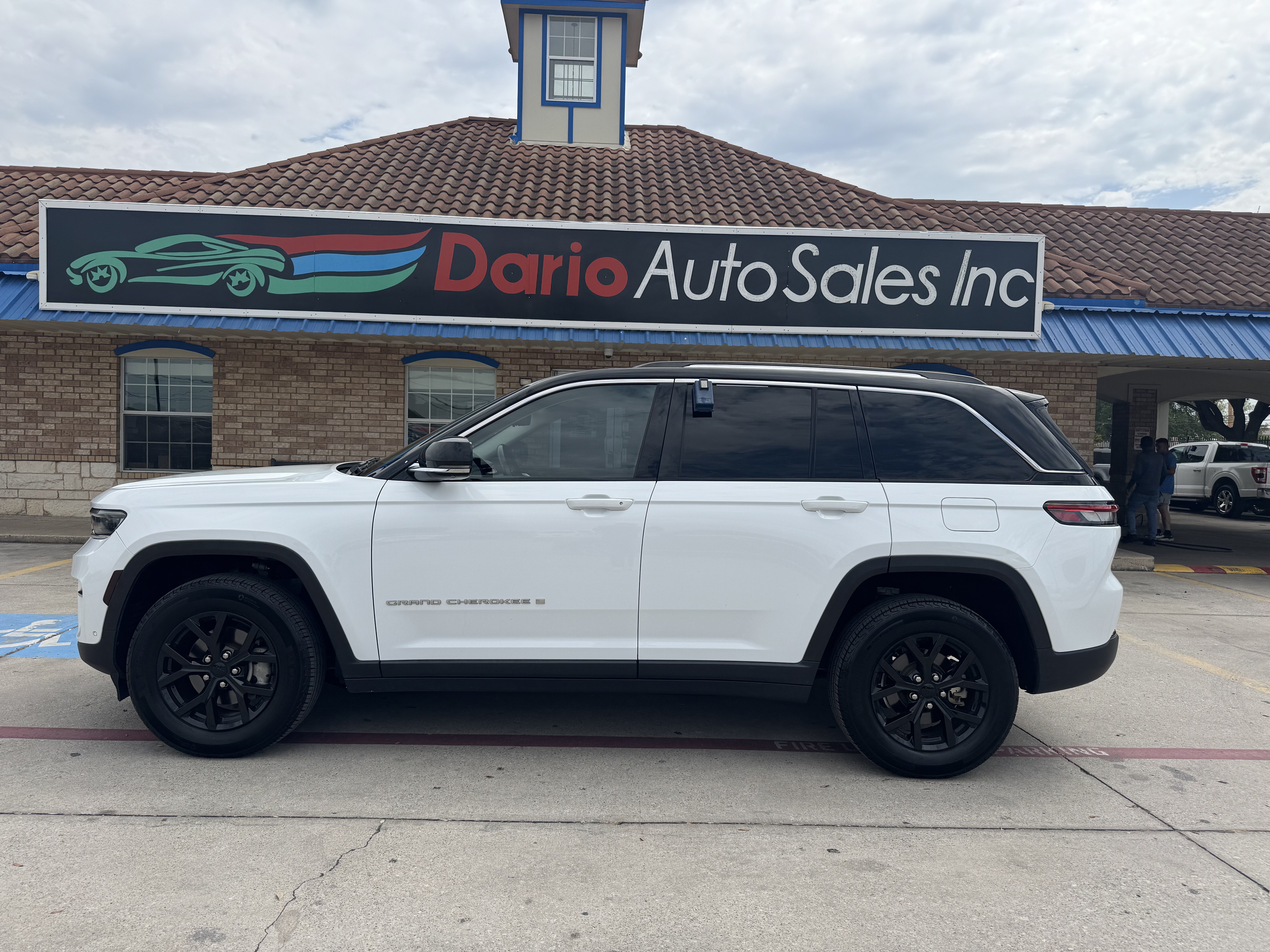 2022 Jeep Grand Cherokee Utility 4D Limited 2WD - Image 2