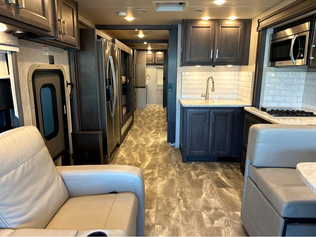 2023 THOR MOTOR COACH CHALLENGER 37DS - Image 10