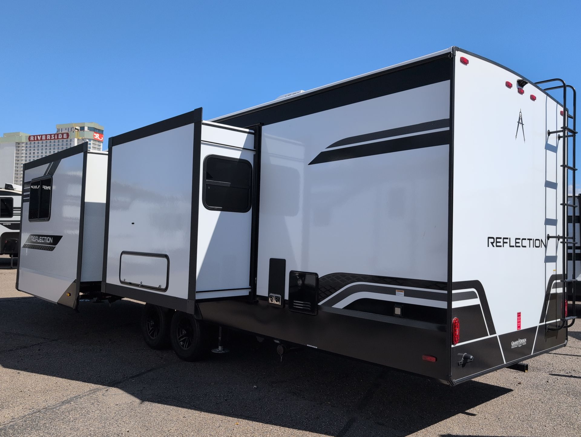 2027 Grand Design Reflection Travel Trailer 322FKTS - Image 11