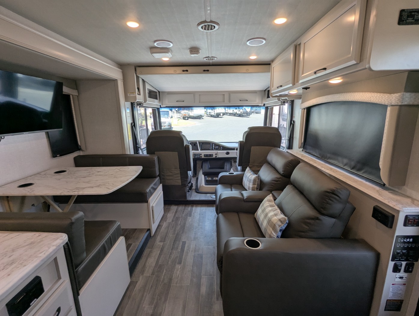 2025 Fleetwood Flair 28A - Image 29