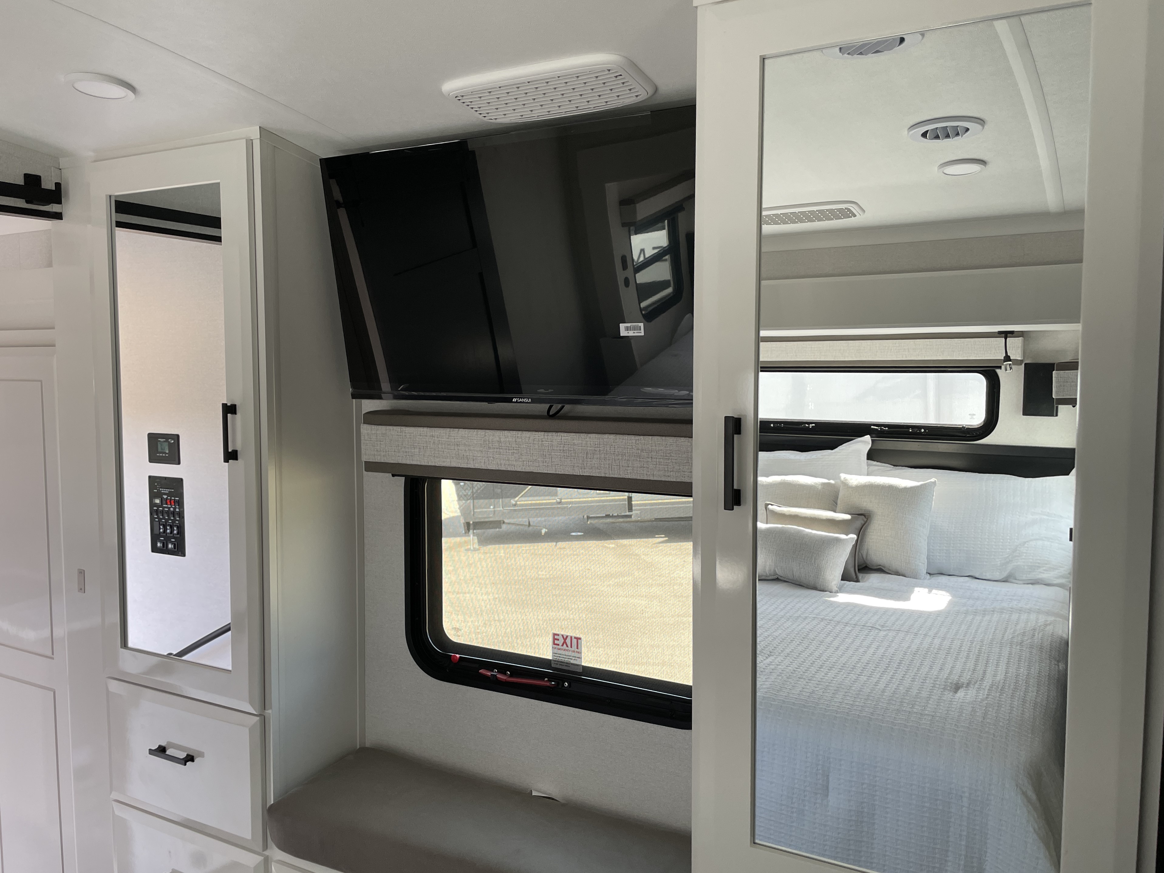 2027 Jayco Pinnacle 39FLOK - Image 32