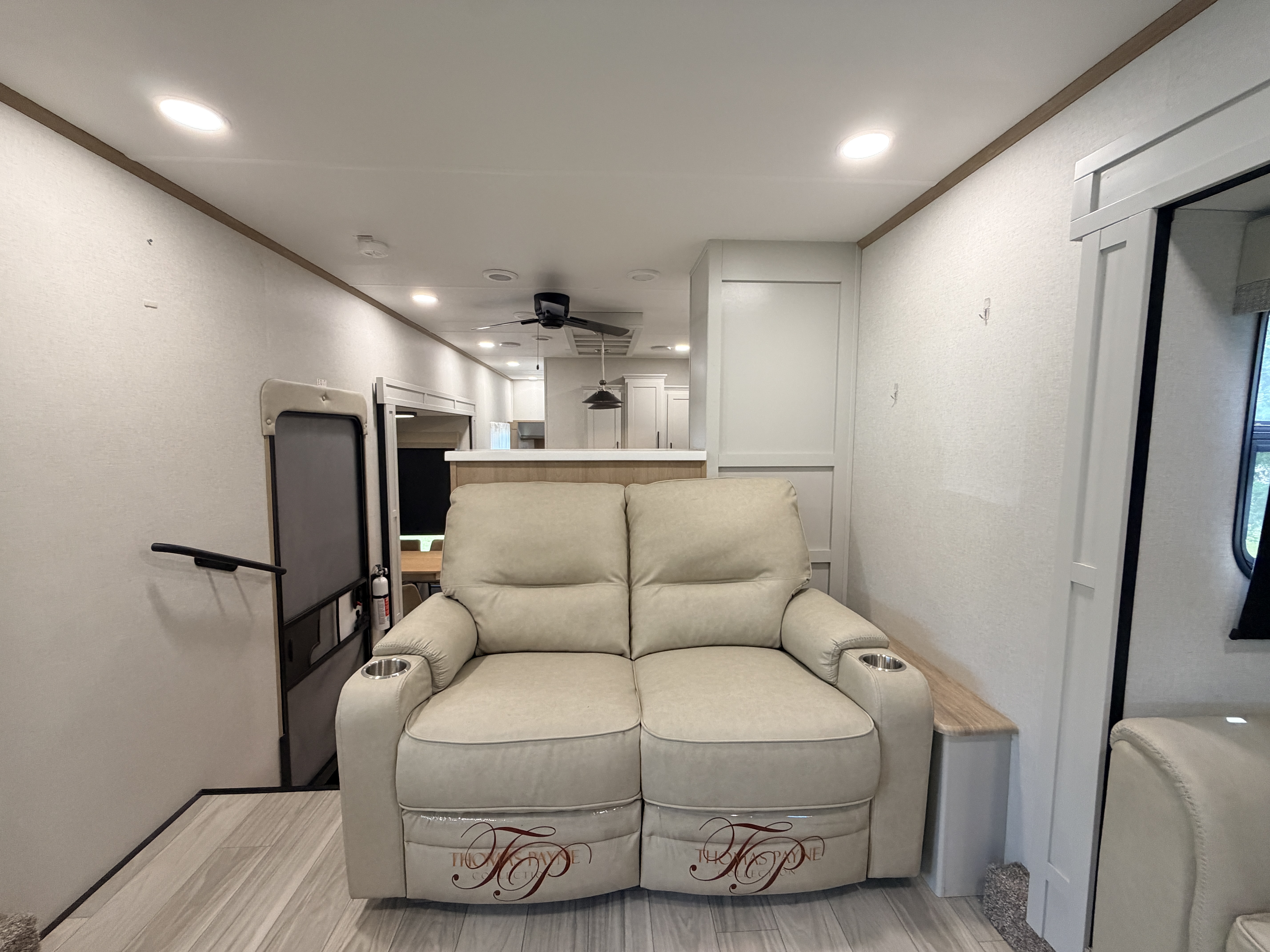 2025 Forest River Sandpiper 3990FL - Image 30