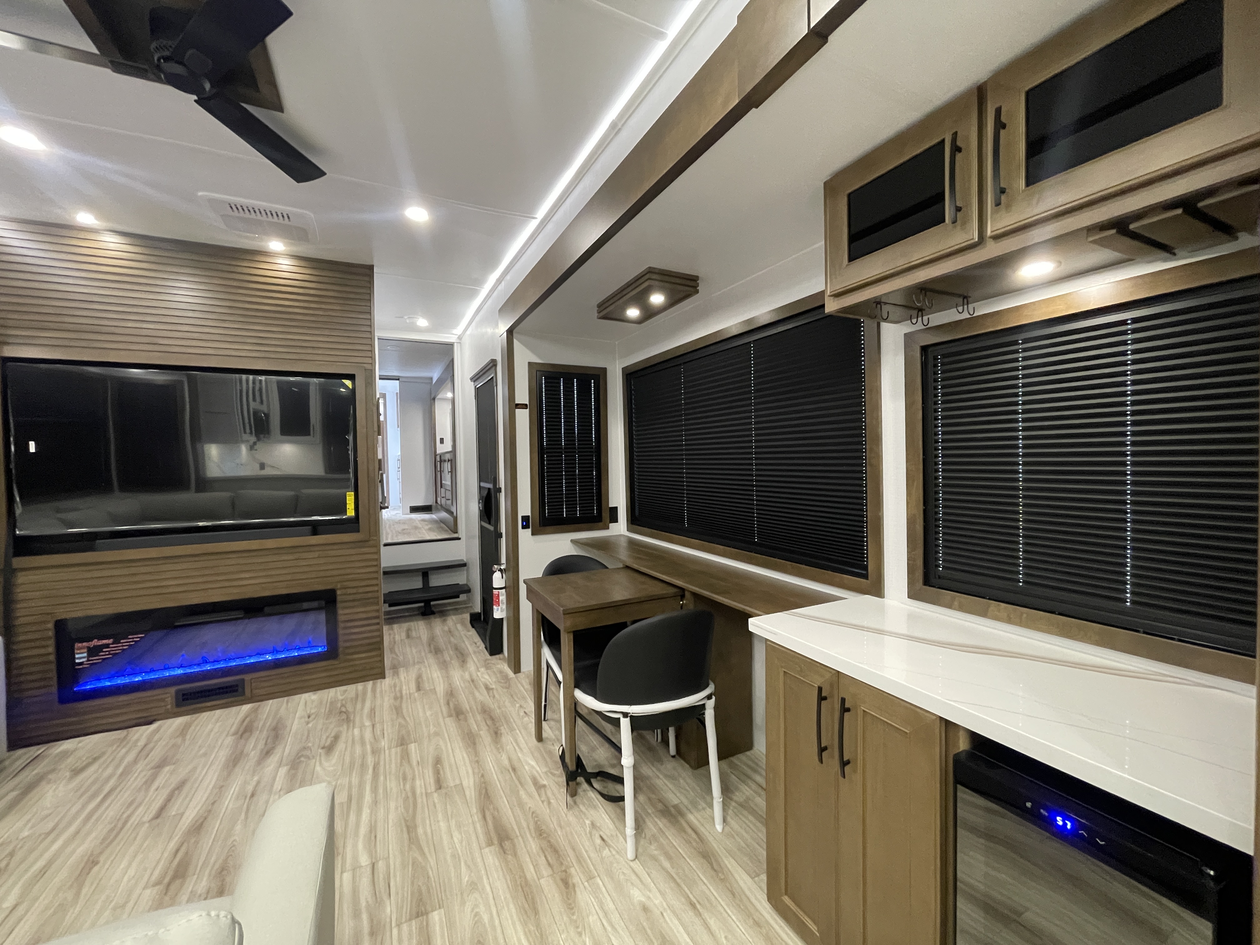 2027 Keystone Montana 3900RK - Image 15