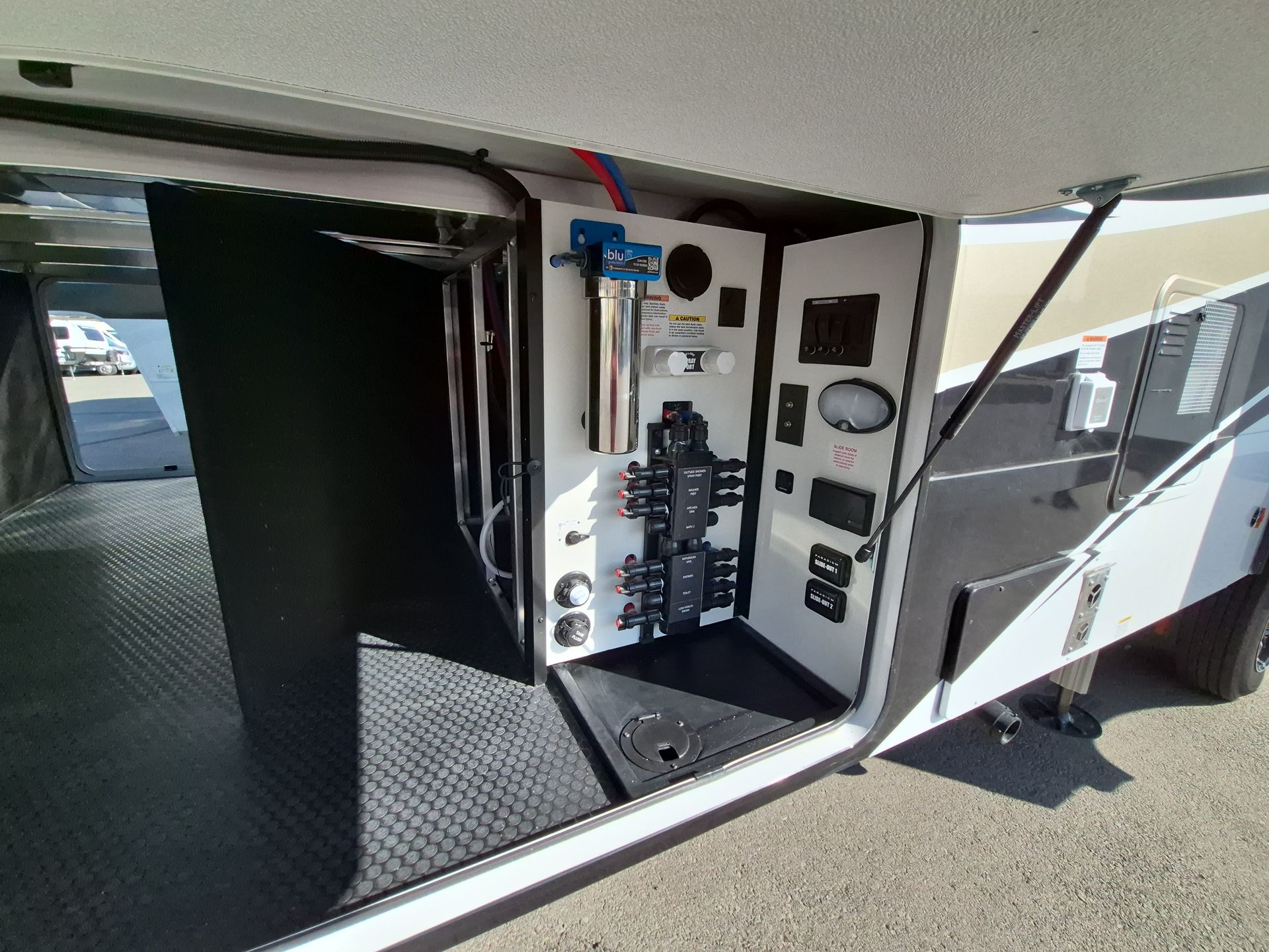 2027 Alliance RV Paradigm 340RL - Image 12