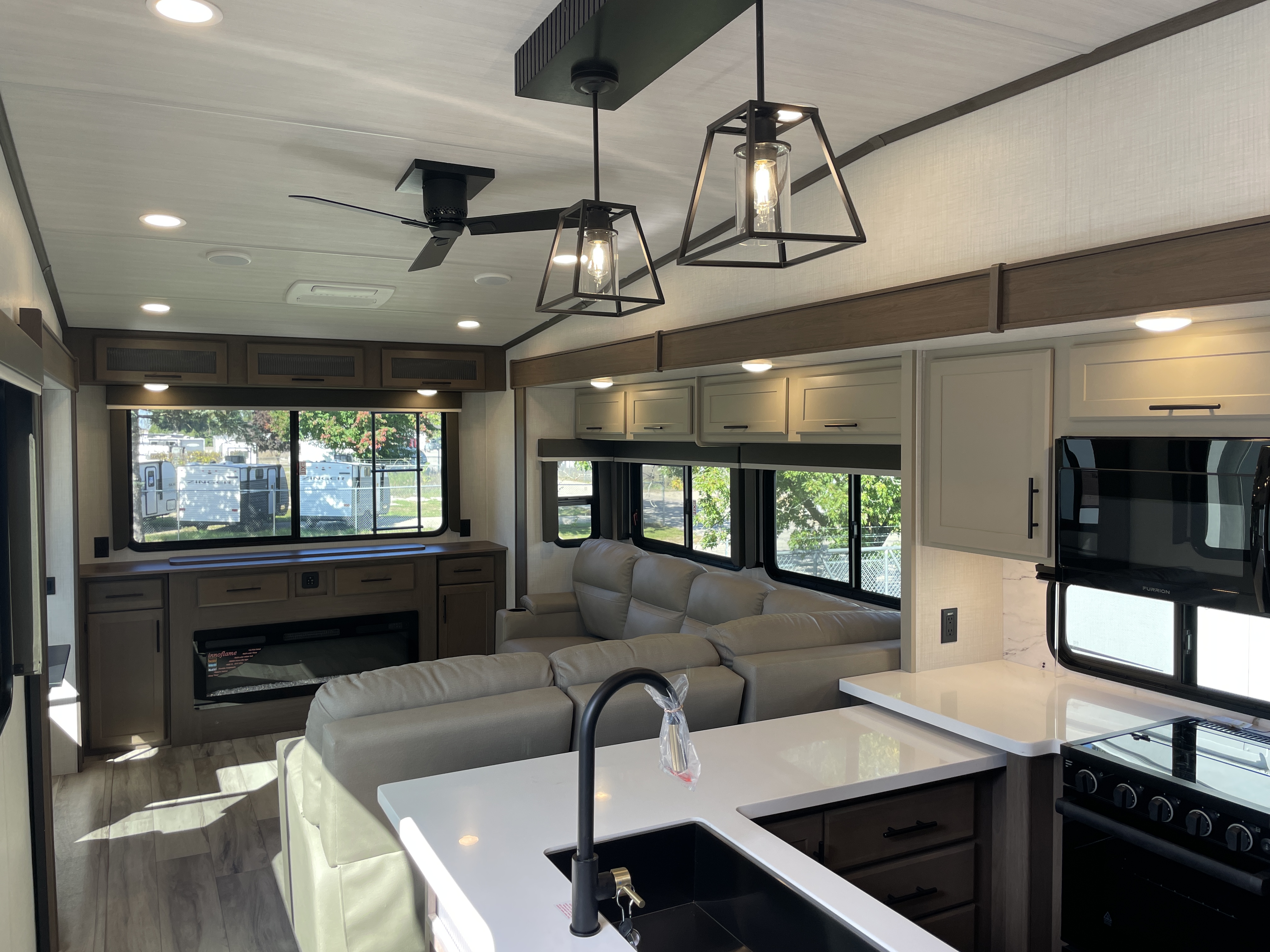2027 Keystone Cougar 320RDS - Image 7