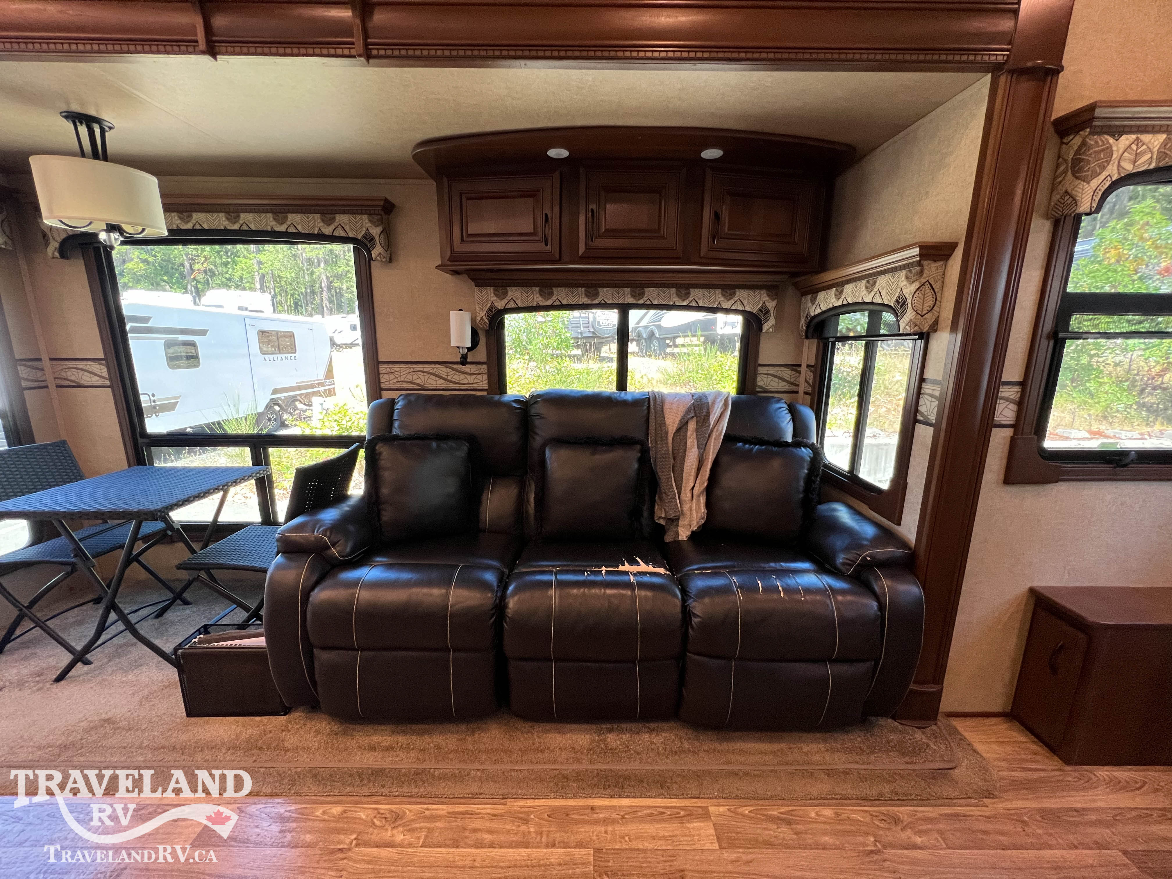 2015 Jayco Pinnacle 36RSQS - Image 10