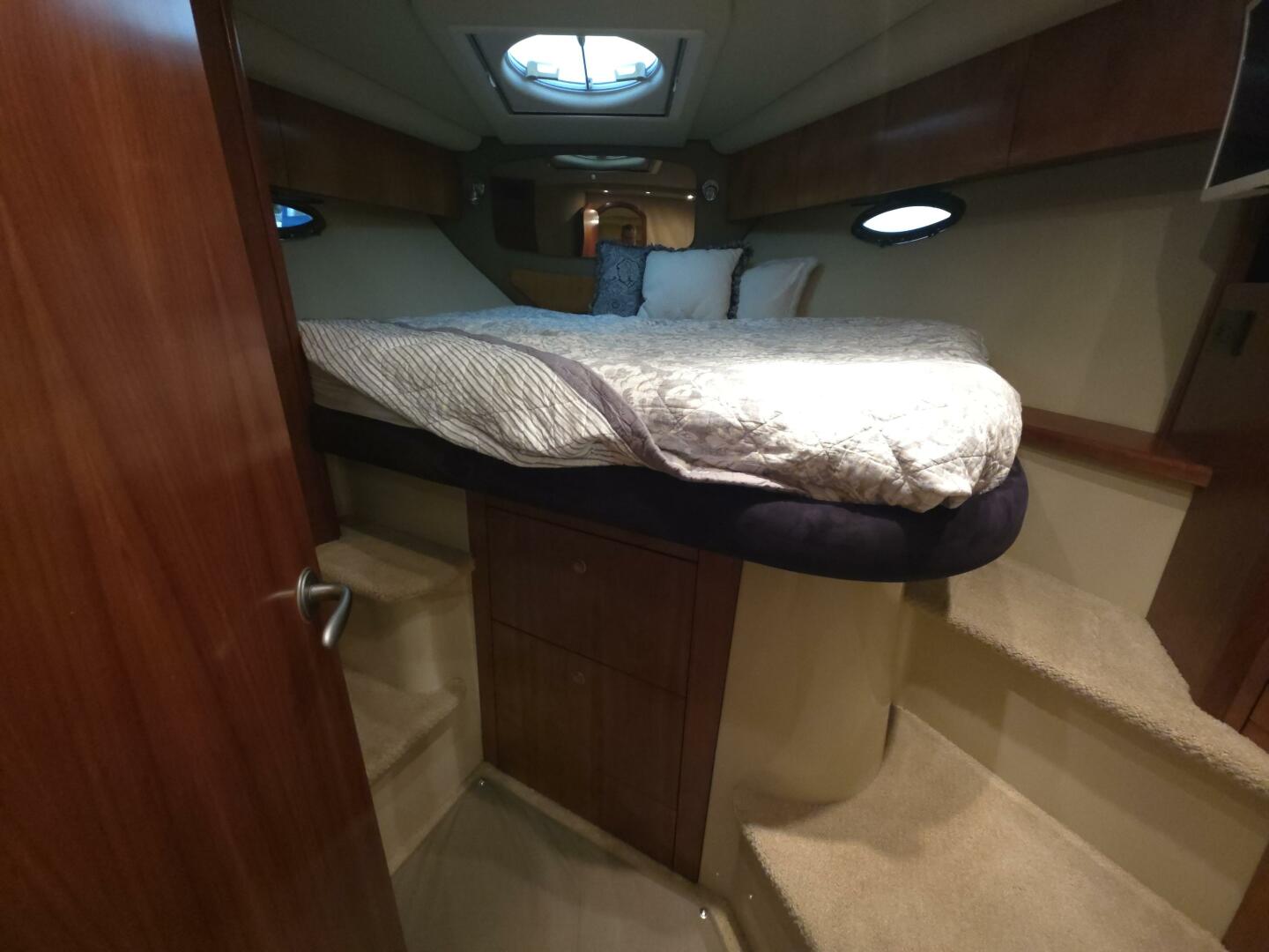 2008 Cruisers Yachts - Image 13