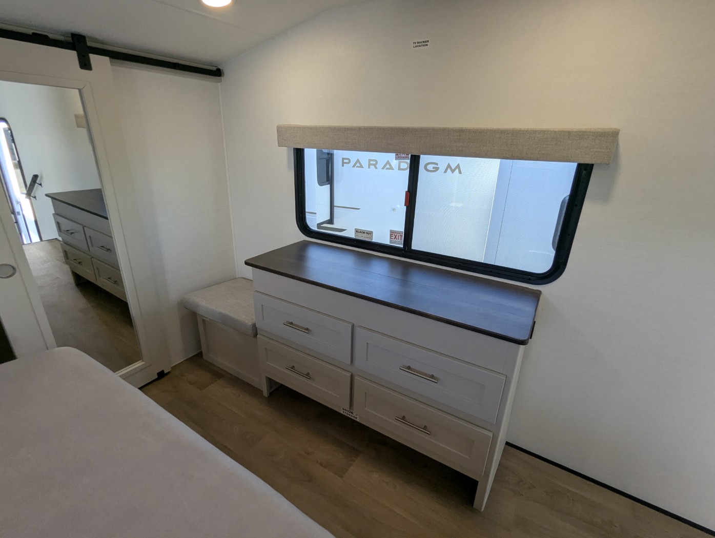 2027 Alliance RV Avenue 32RLS - Image 12