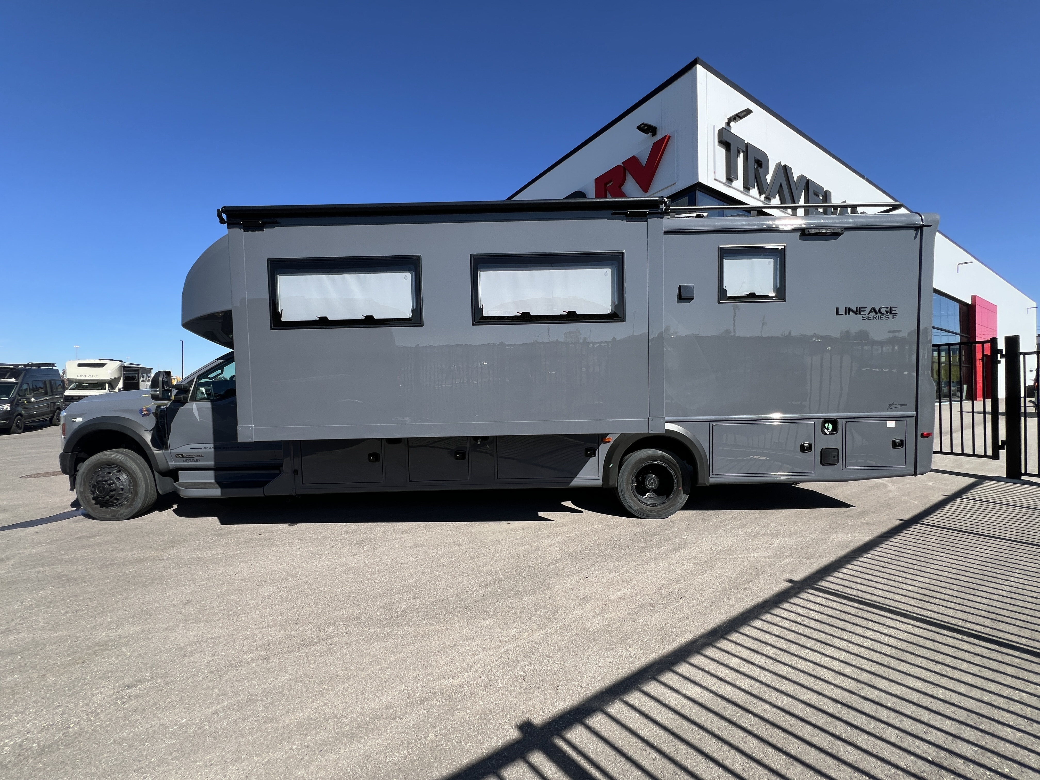 2027 Grand Design Lineage Series F 31ZW - Image 7