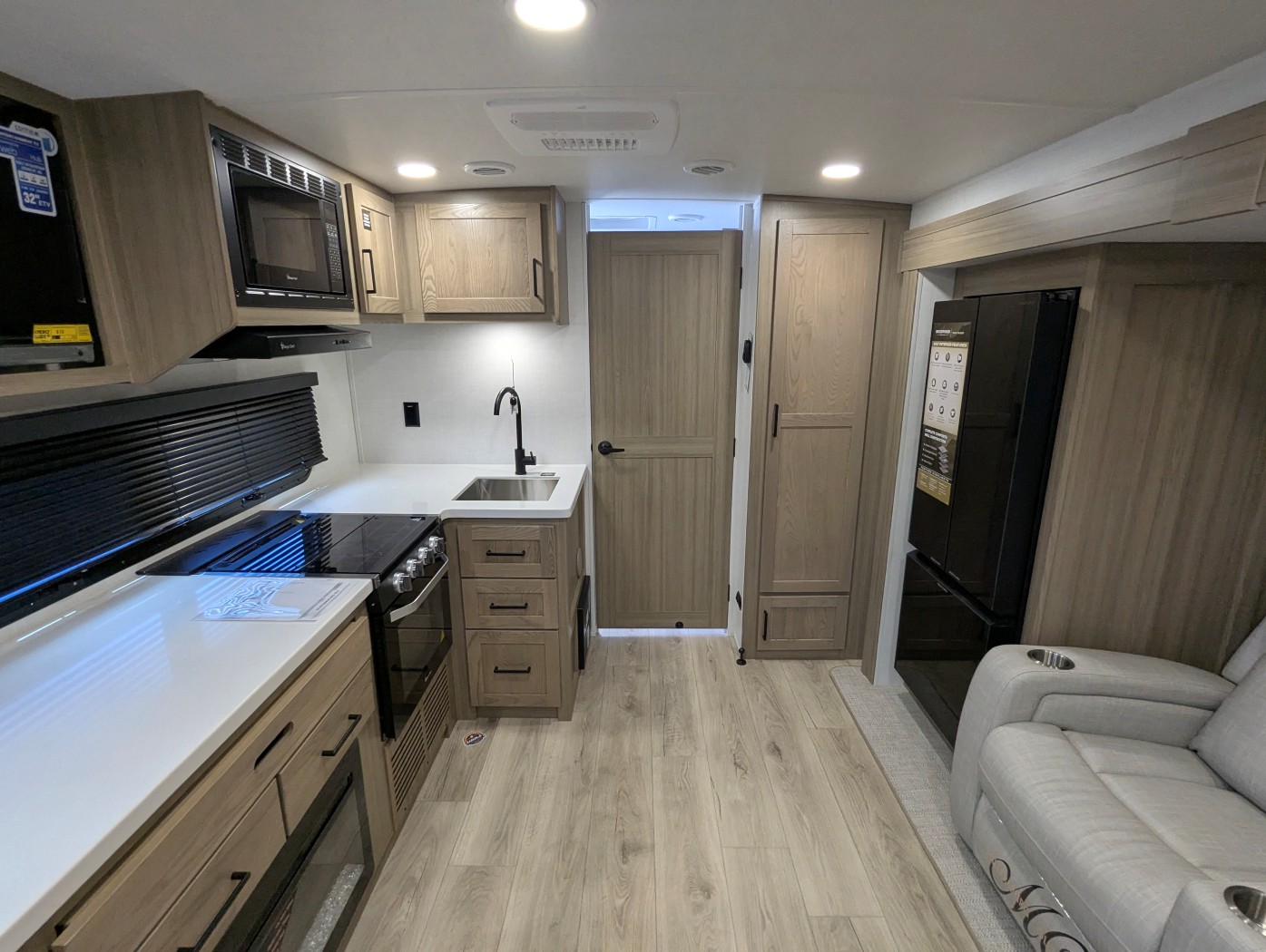2027 Forest River Rockwood Mini Lite 2213S - Image 11