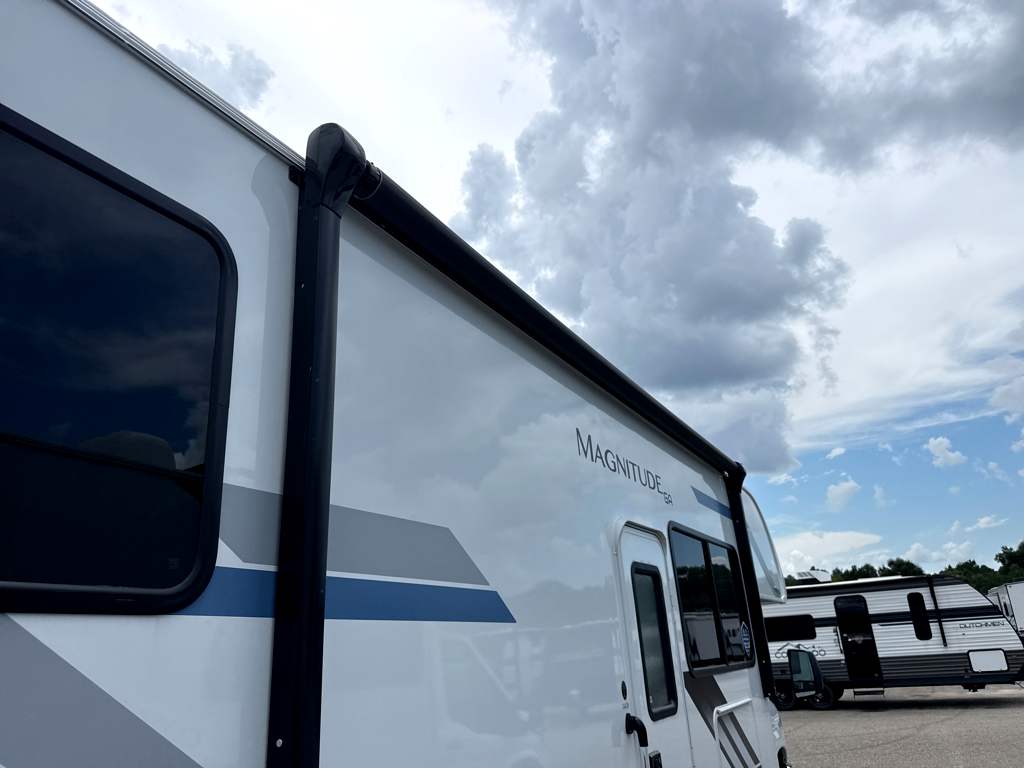 2027 THOR MOTOR COACH MAGNITUDE GA28 - Image 5