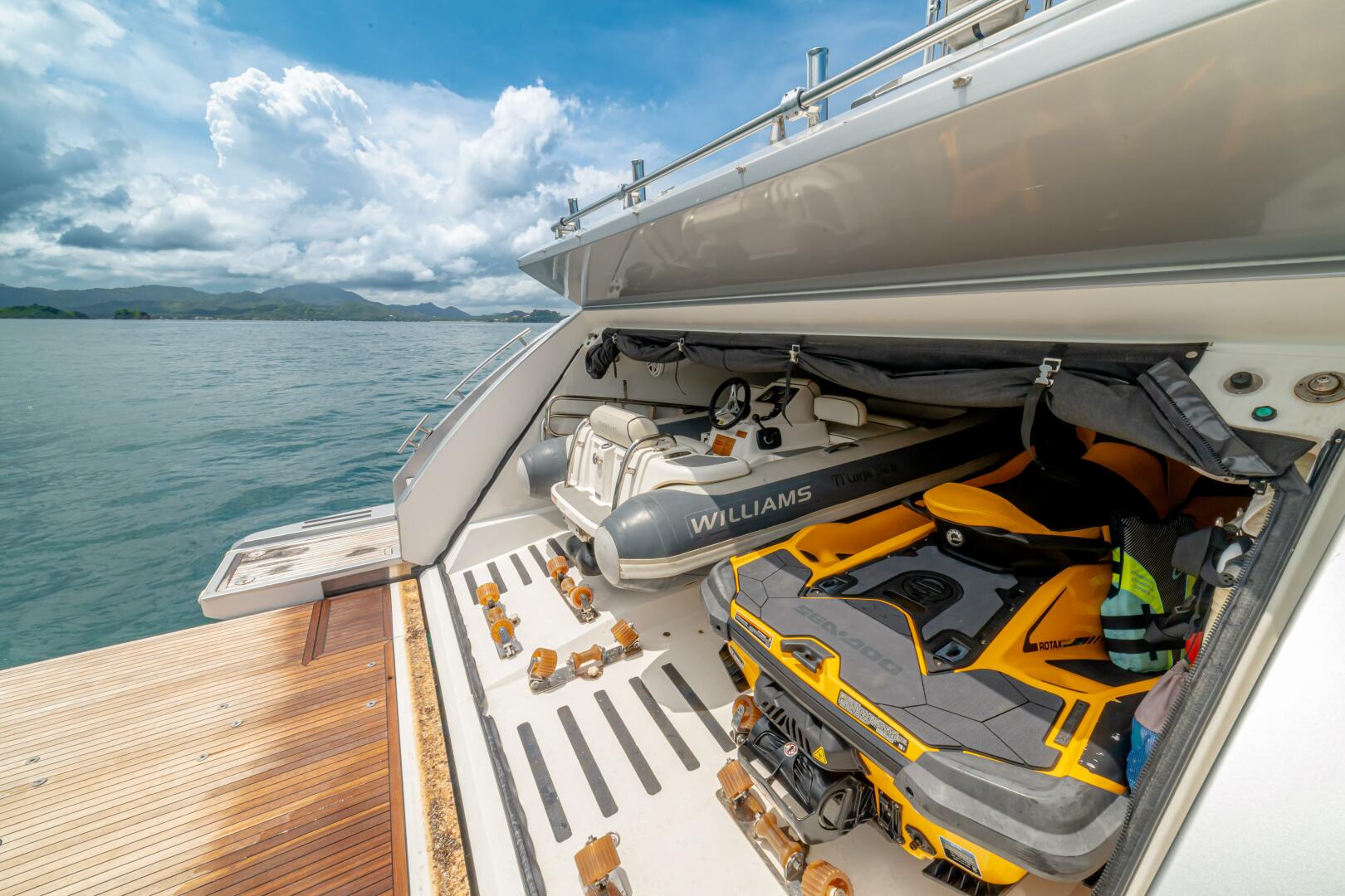 2017 Azimut 77S - Image 63