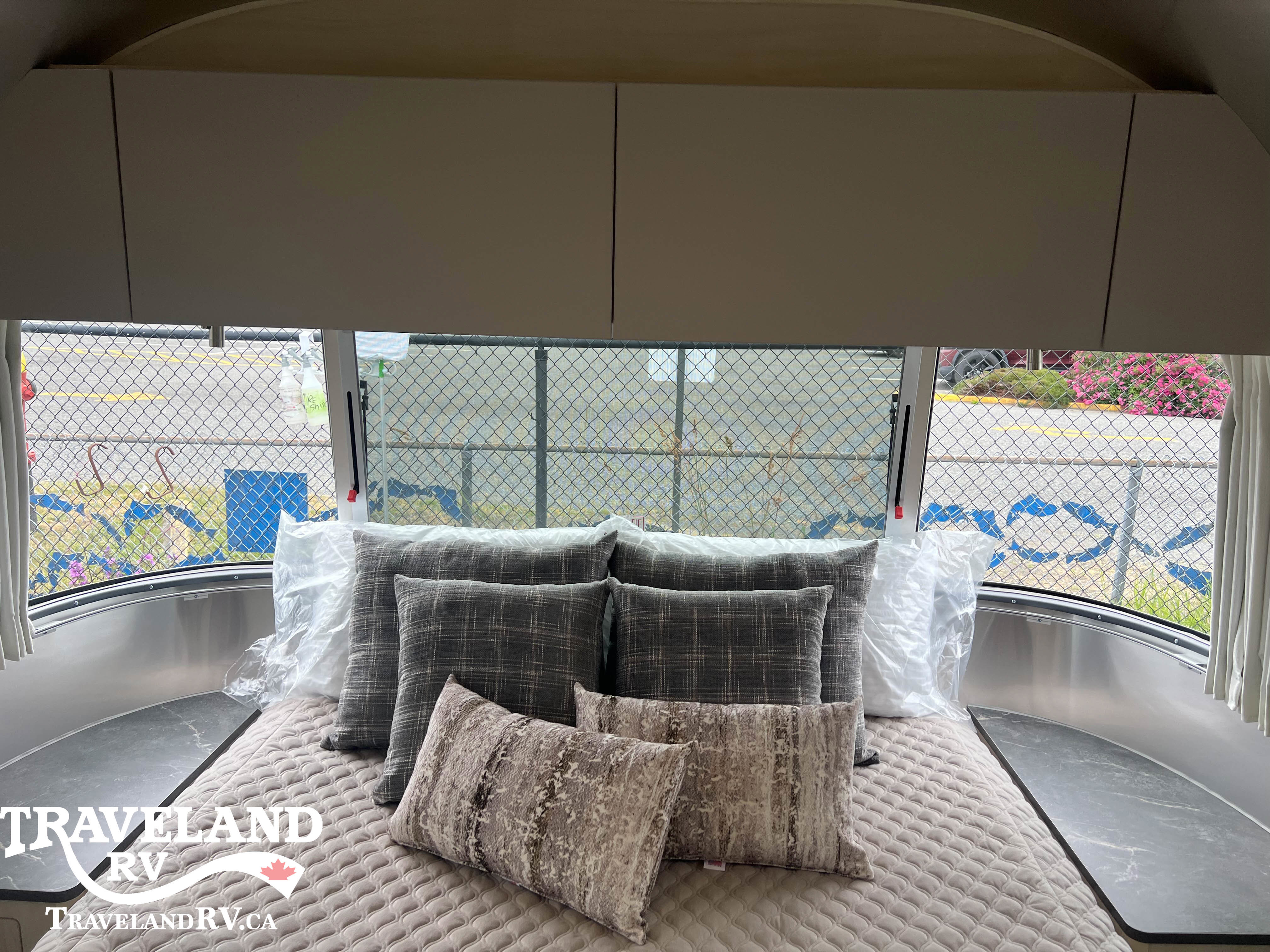 2025 Airstream Flying Cloud 28RB - Image 18