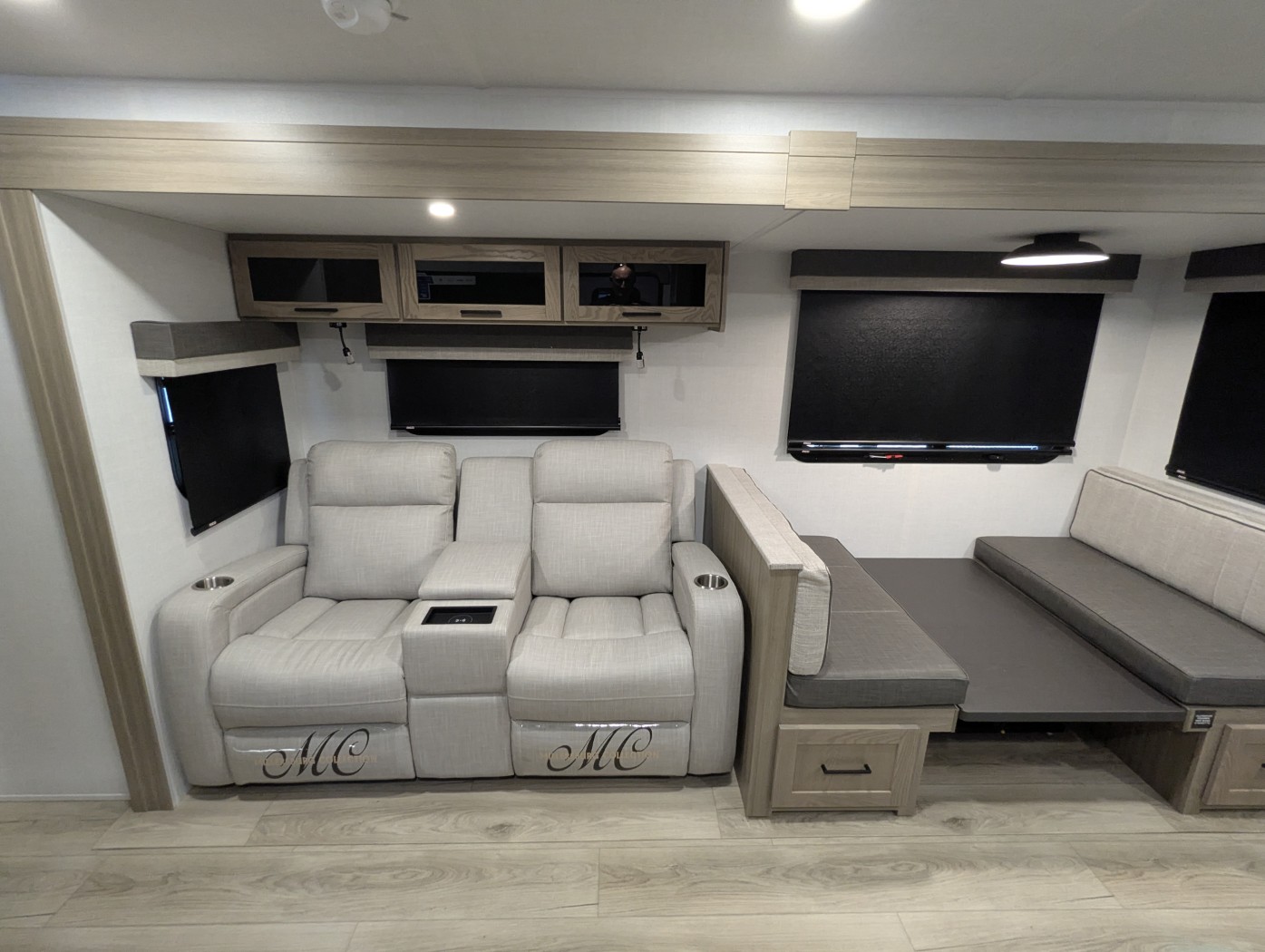 2027 Forest River Rockwood Ultra Lite 2608BS - Image 11
