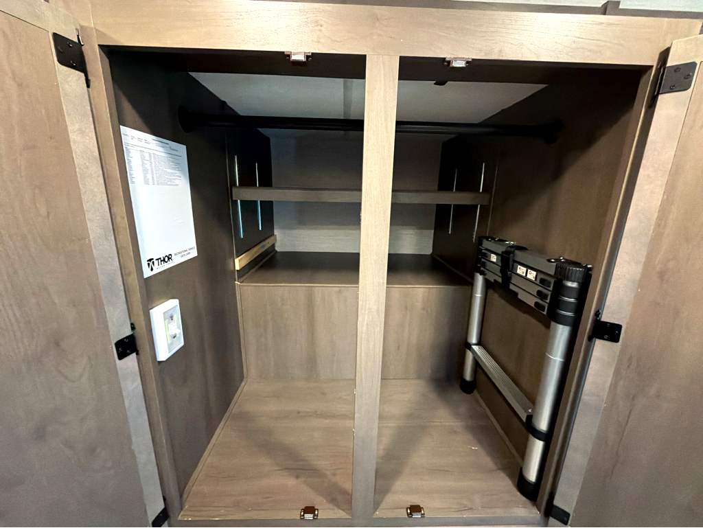 2025 Thor Motor Coach MAGNITUDE GA24 - Image 20