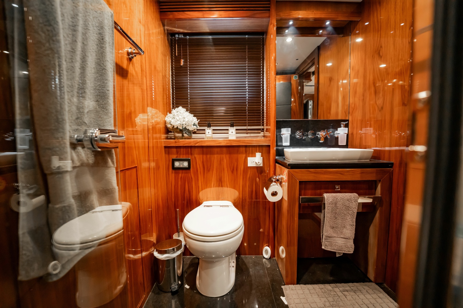 2010 Sunseeker 34 Metre Yacht - Image 57