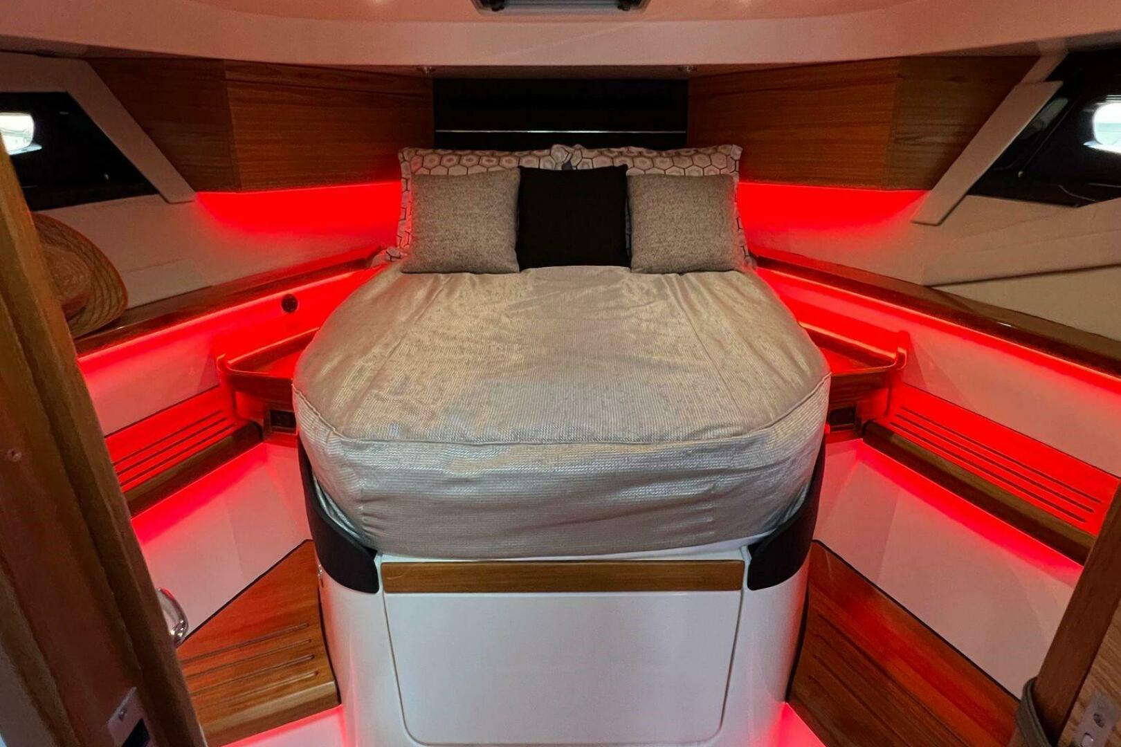 2022 Boston Whaler Conquest 405 - Image 24