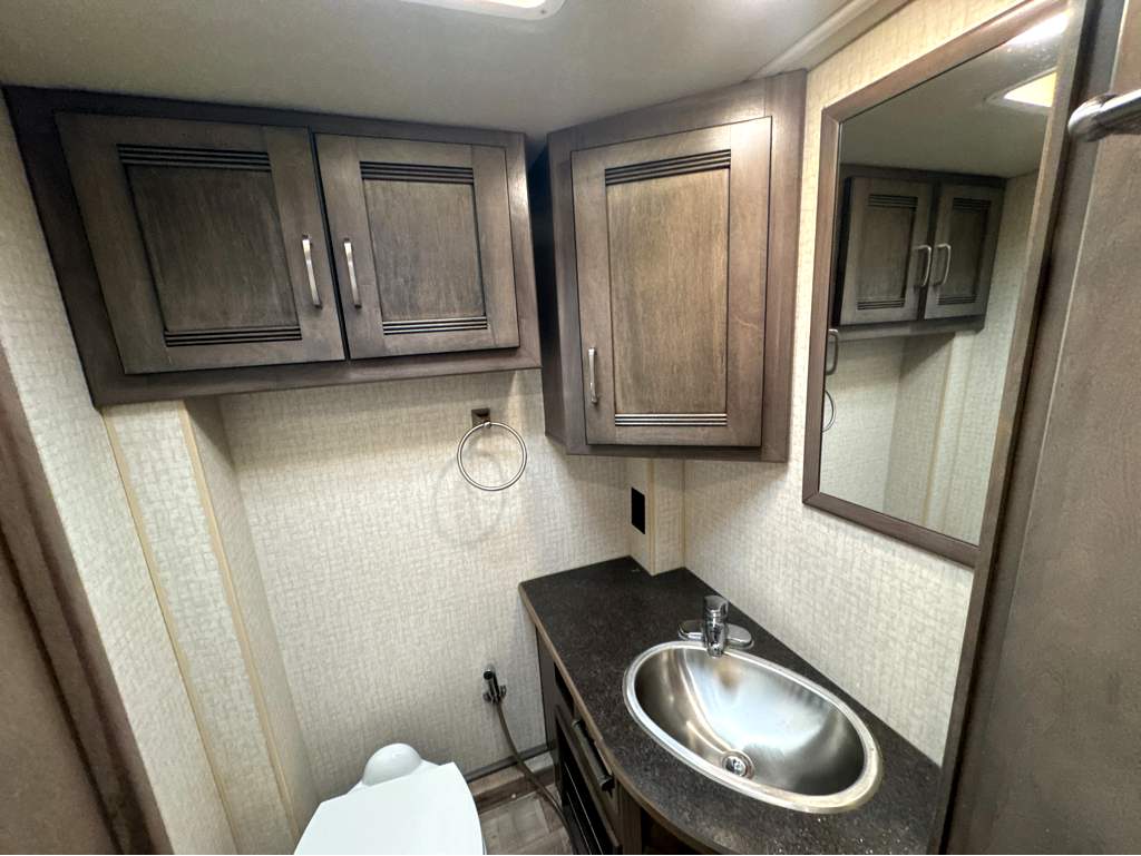 2017 WINNEBAGO ASPECT 30J - Image 20