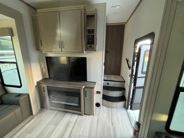 2026 Grand Design Momentum G-Class 415G - Image 34