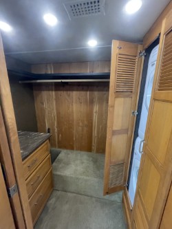 2016 AMERICAN COACH AMERICAN REVOLUTION 42T - Image 16