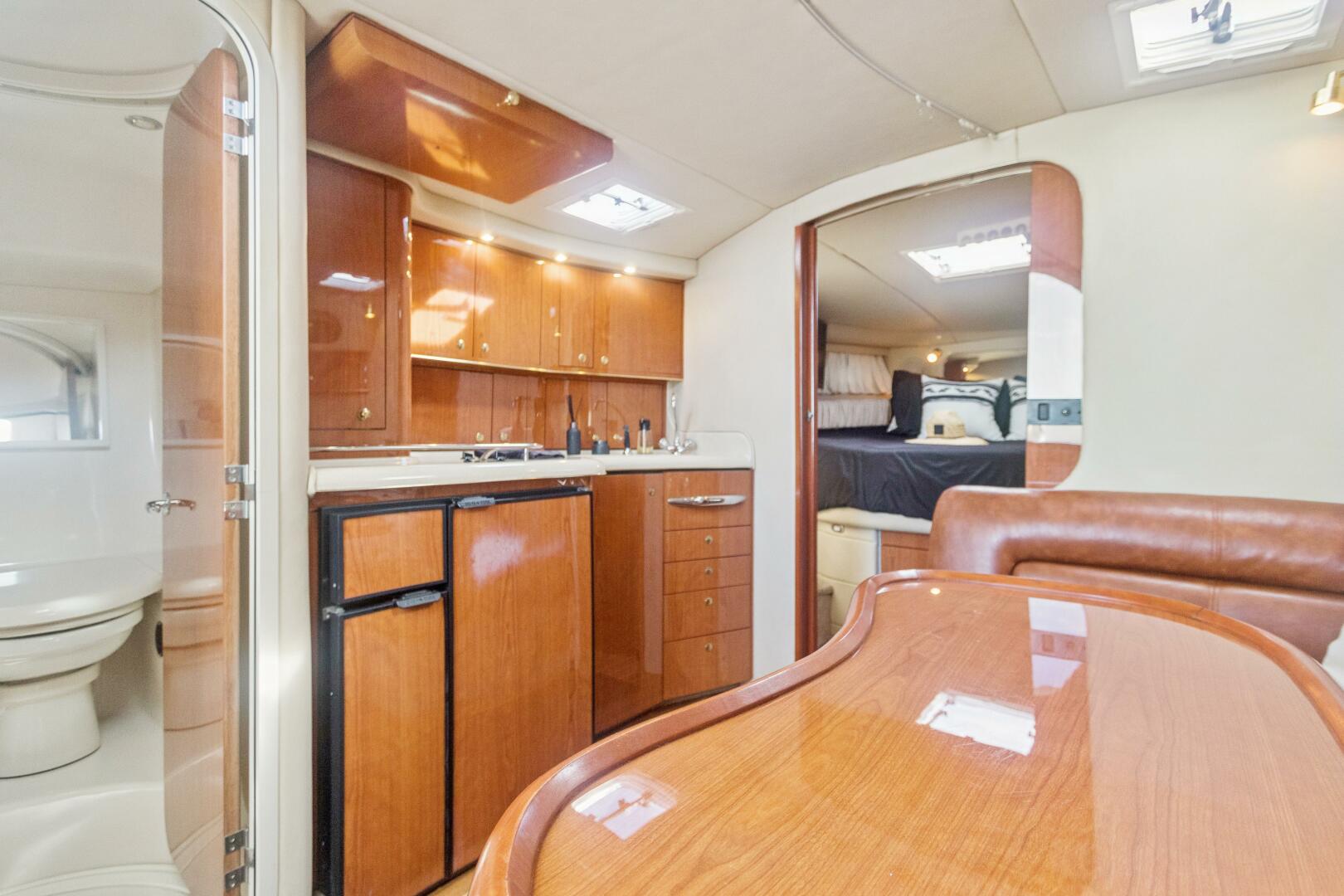 2000 Sea Ray 370 Express Cruiser - Image 10
