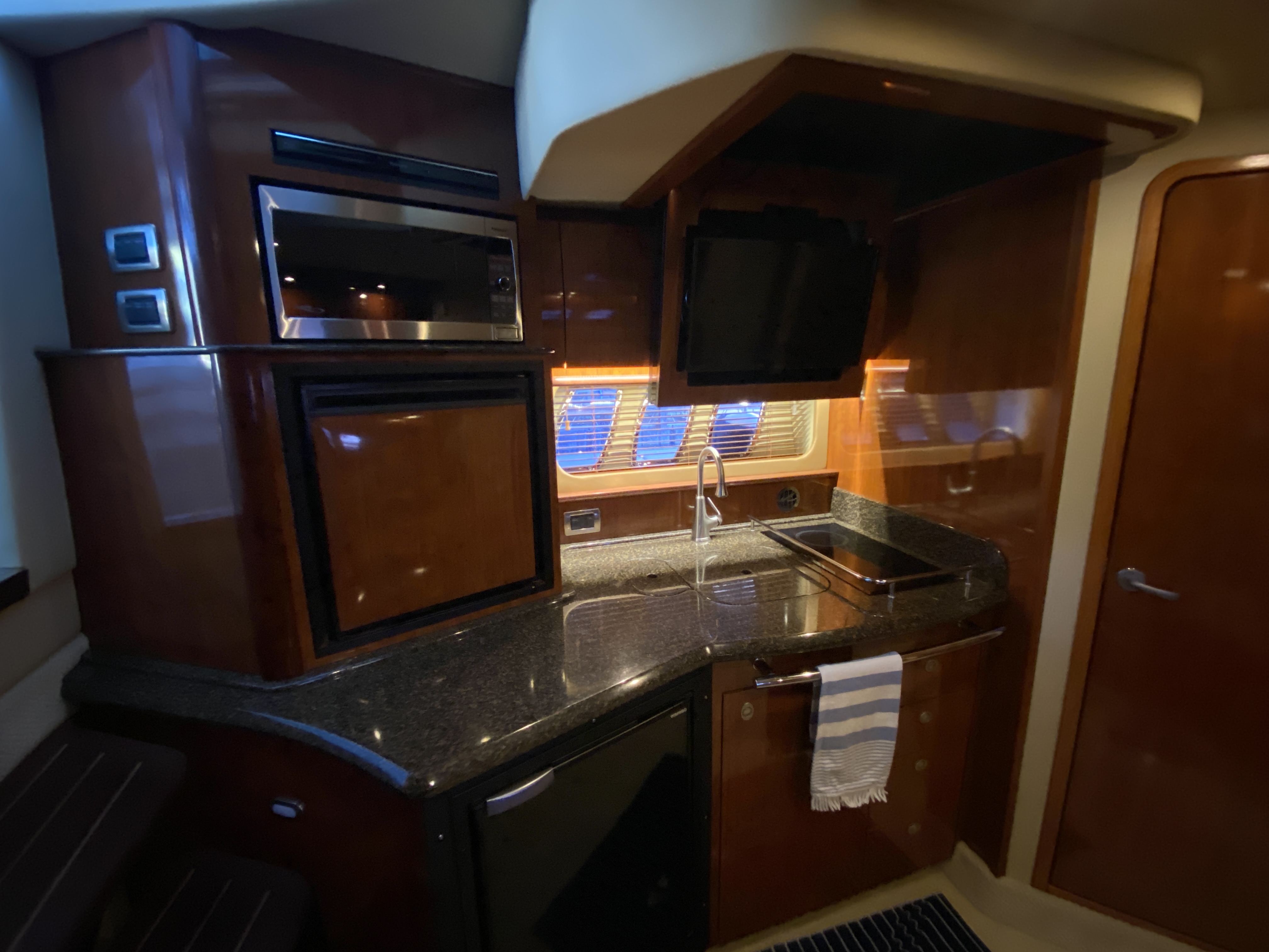 2006 Sea Ray 38 Sundancer - Image 26