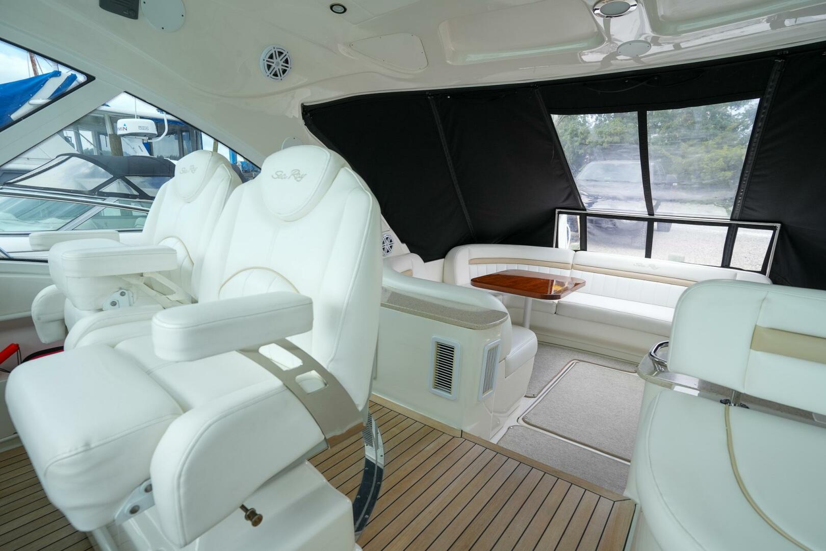 2010 Sea Ray 500 Sundancer - Image 14