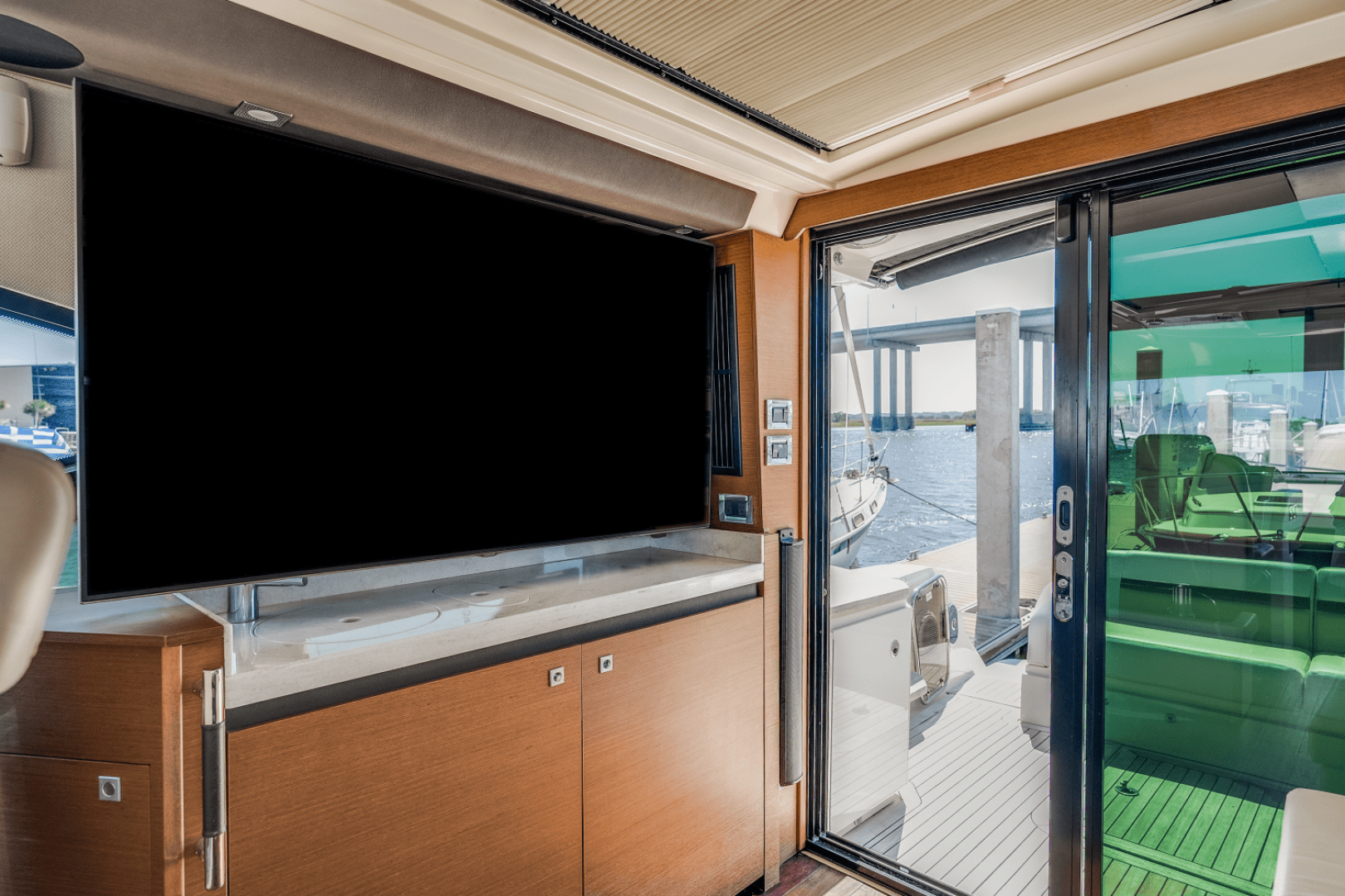 2013 Sea Ray 510 SUNDANCER - Image 56