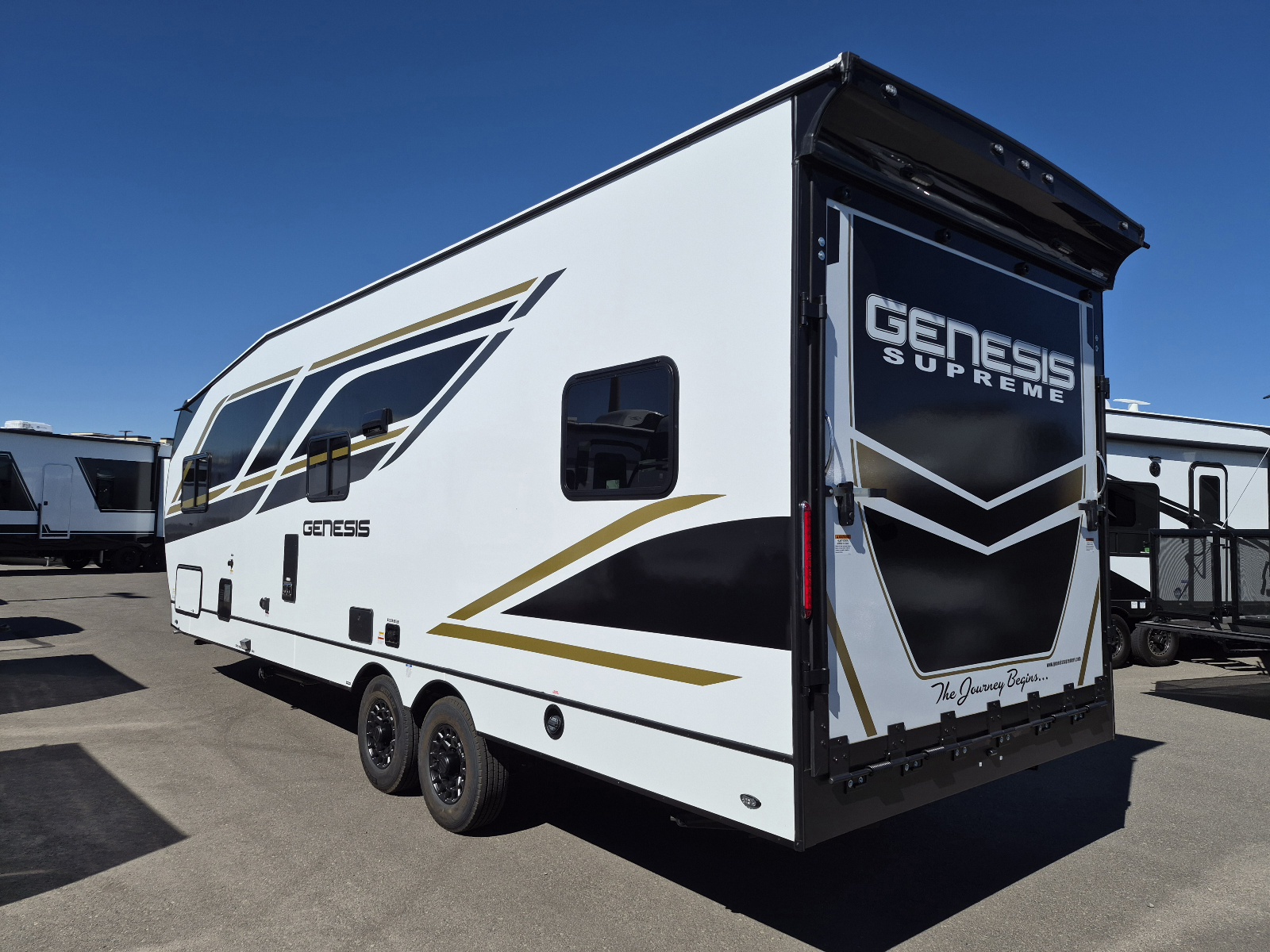 2027 Genesis Genesis Supreme 2415CRXL - Image 2