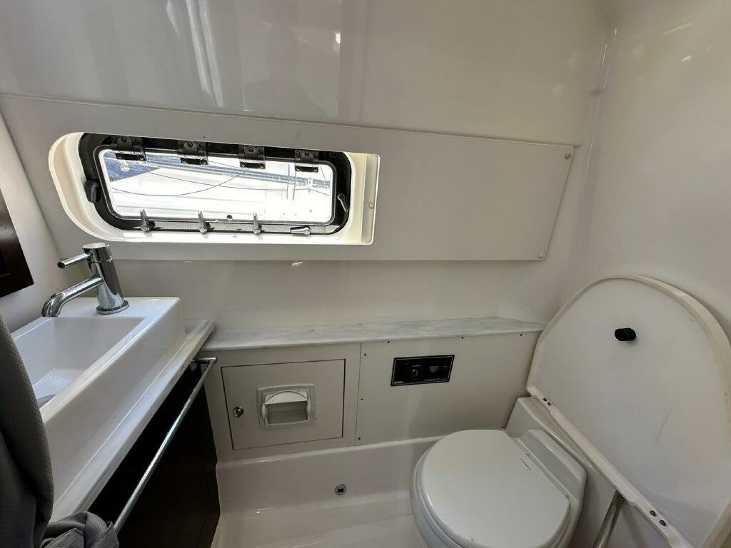 2021 PURSUIT S 428 Sport Base - Image 38