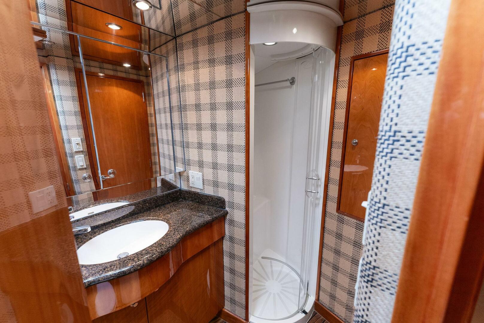 2007 Hatteras 64 Convertible - Image 24