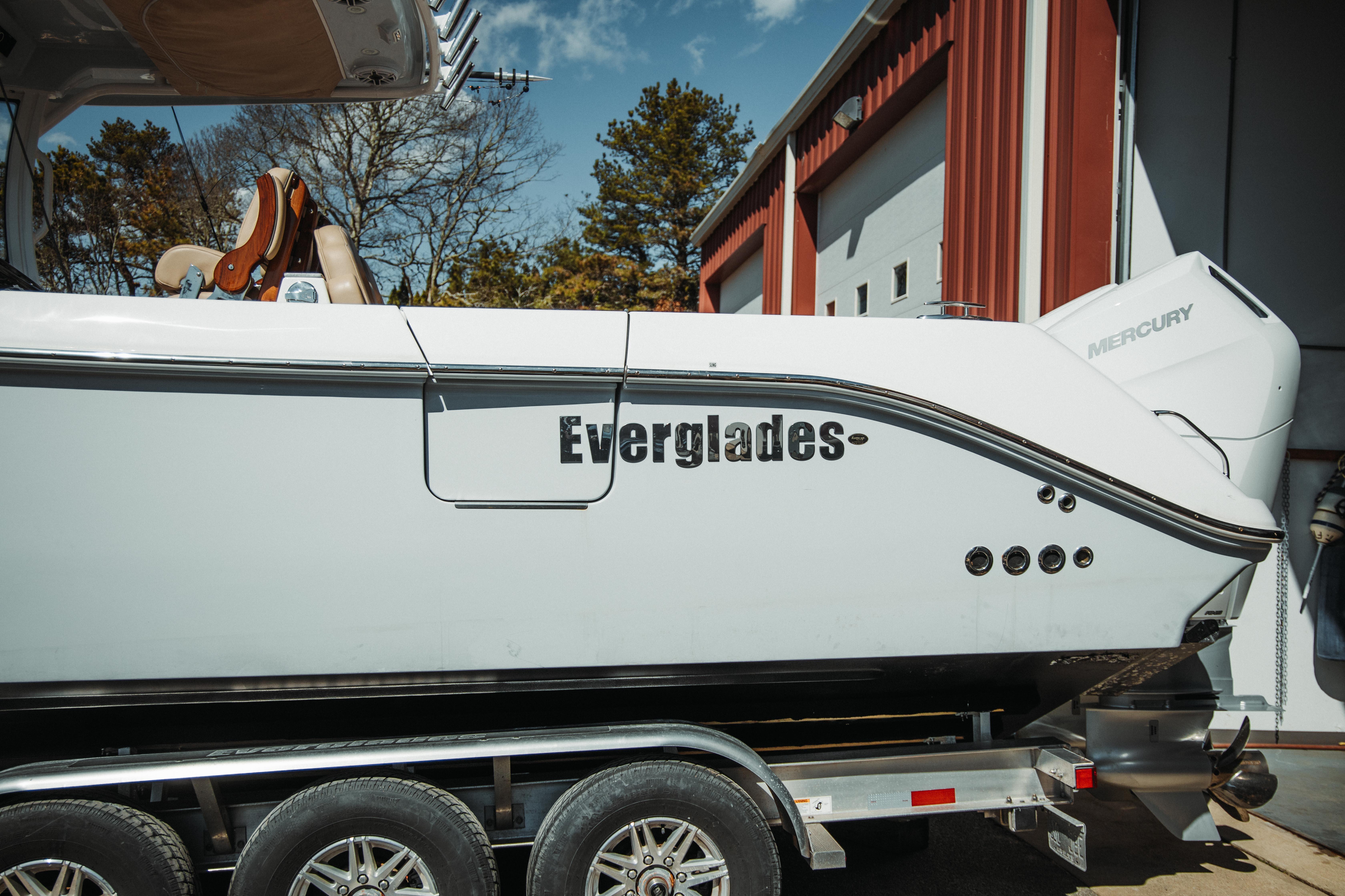 2024 Everglades 315 Center Console Standard - Image 3